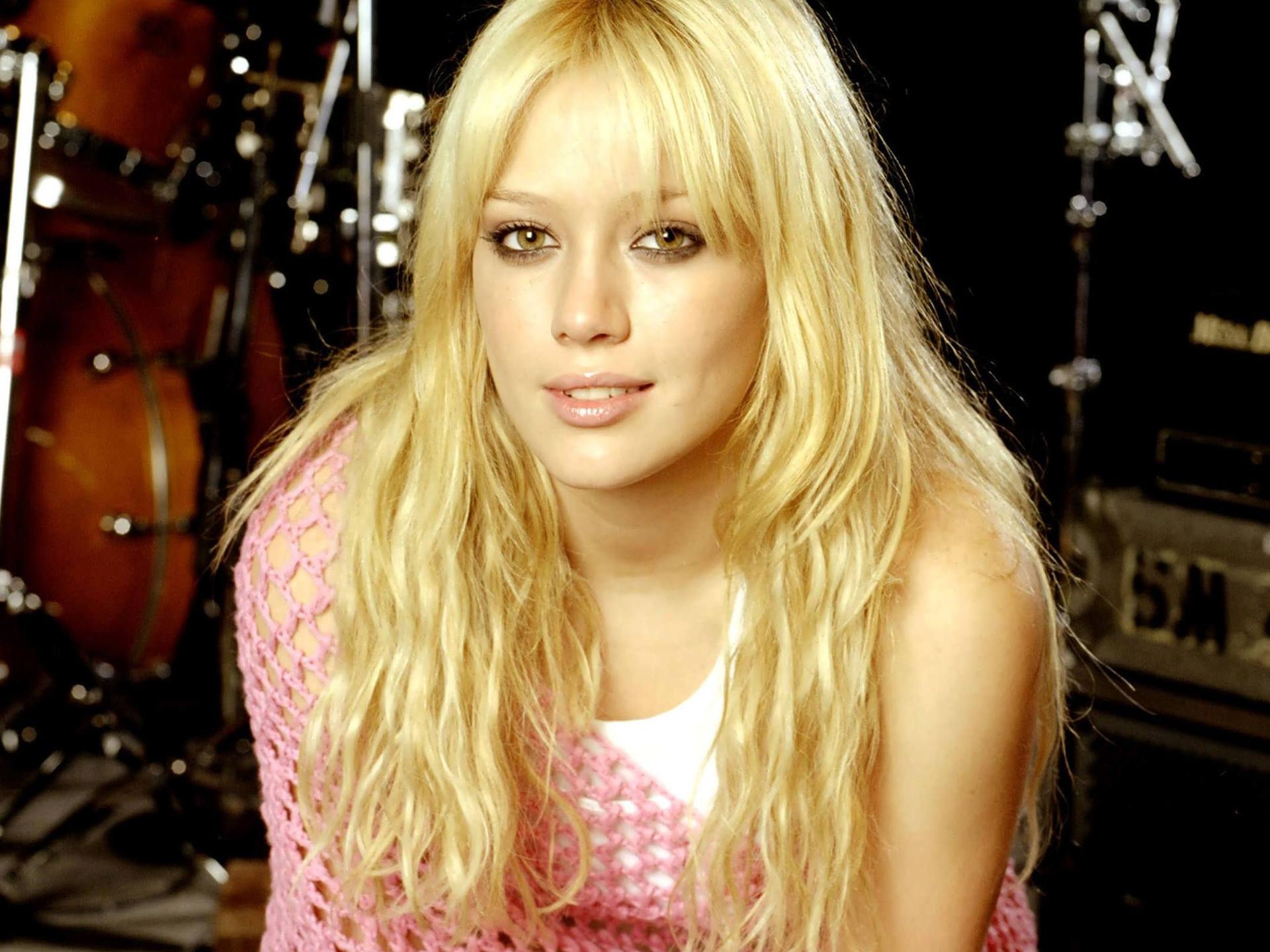 Younger Season 5 Hilary Duff Portrait Wallpapers