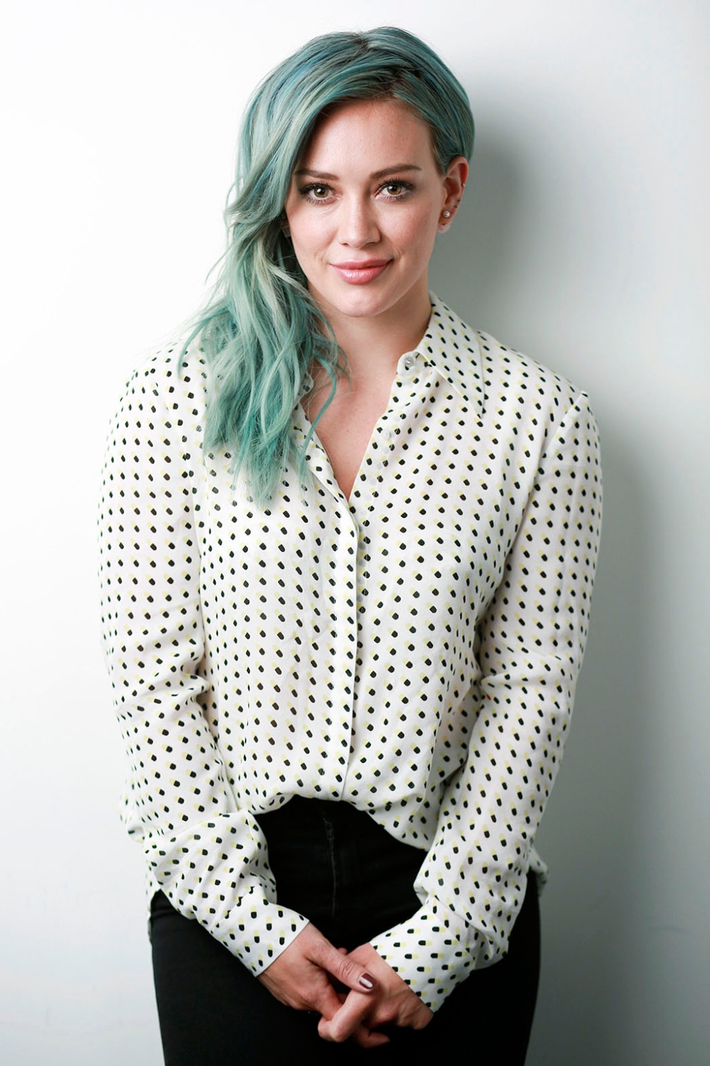 Younger Season 5 Hilary Duff Portrait Wallpapers