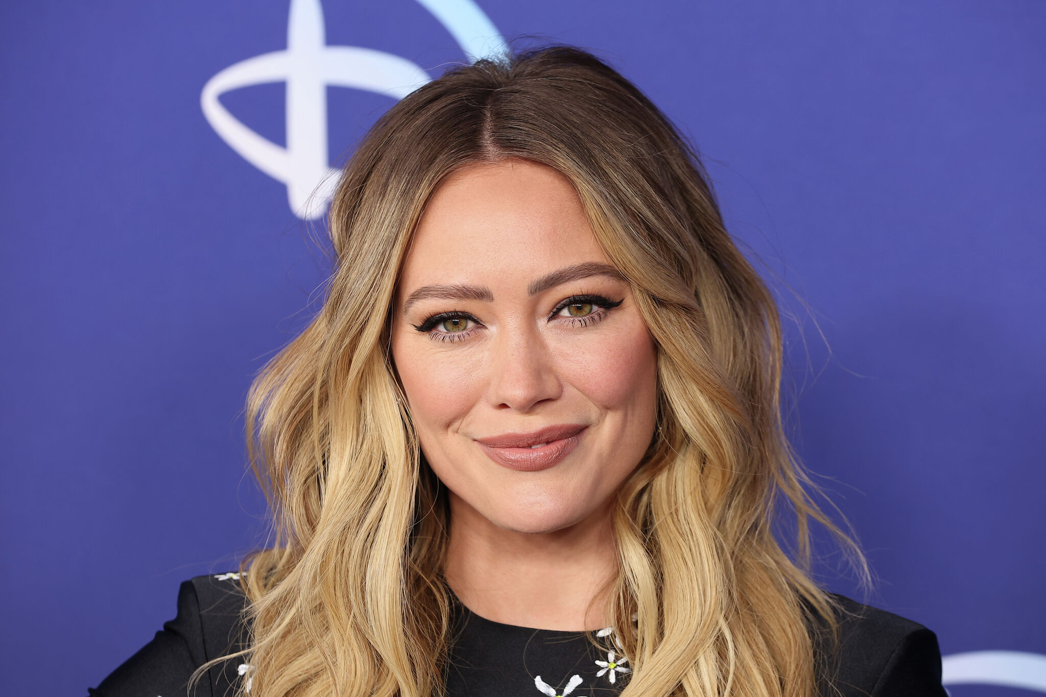 Younger Season 5 Hilary Duff Portrait Wallpapers