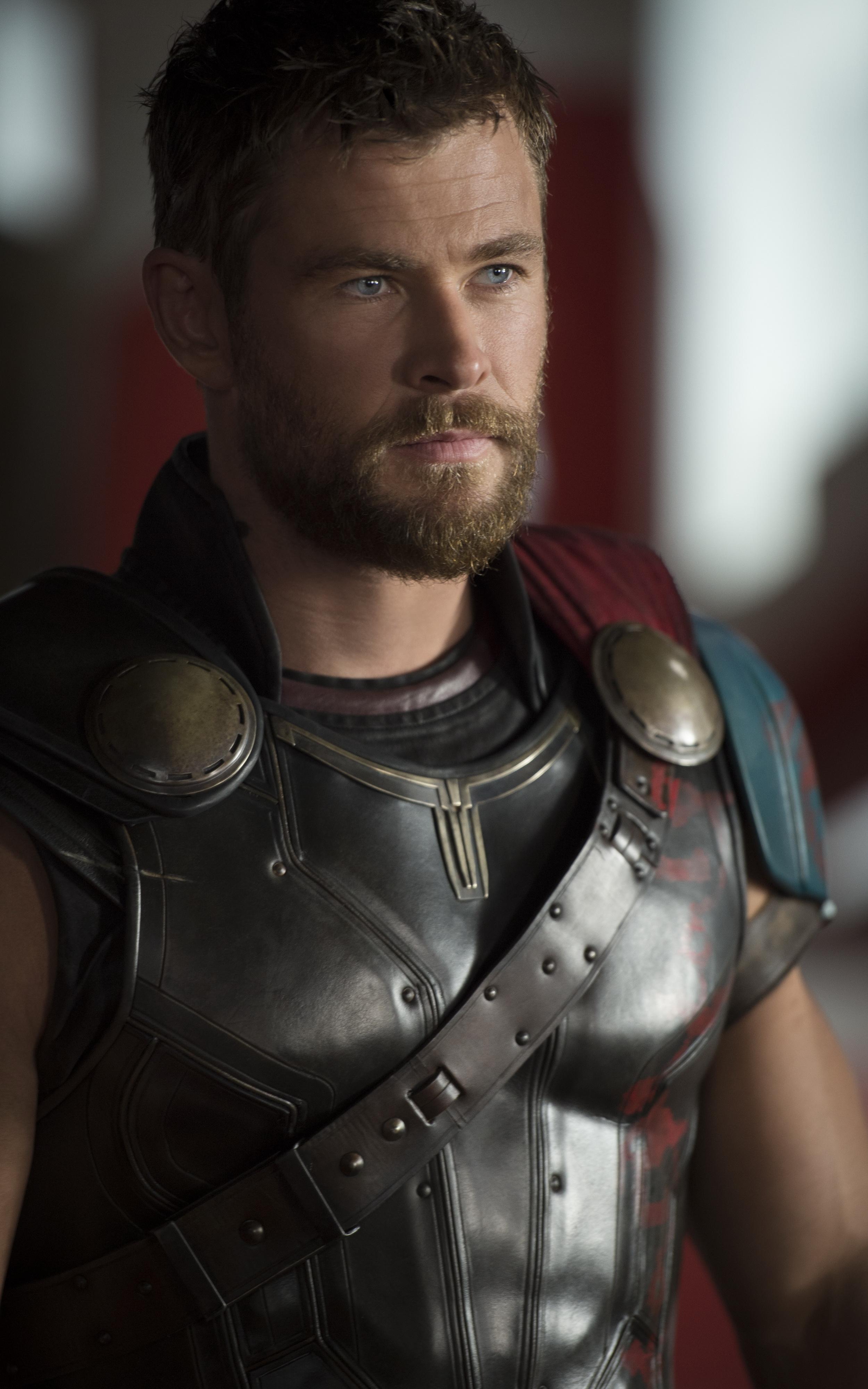 Chris Hemsworth  As Thor In Endgame Wallpapers