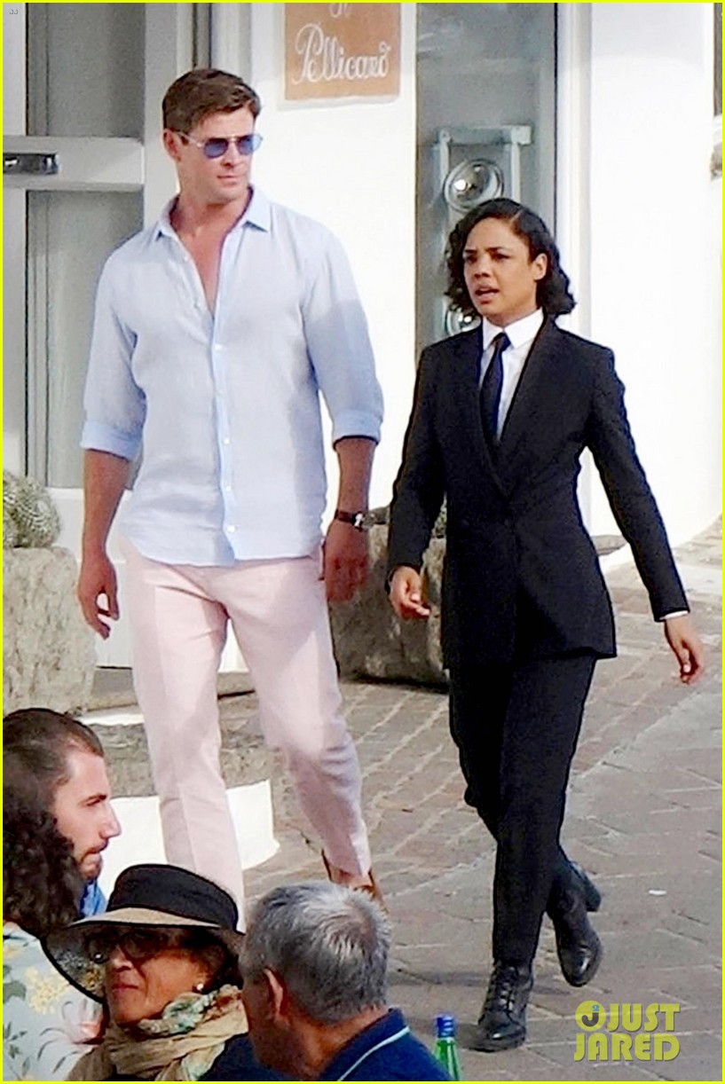 Chris Hemsworth And Tessa Thompson Men In Black 4 Wallpapers