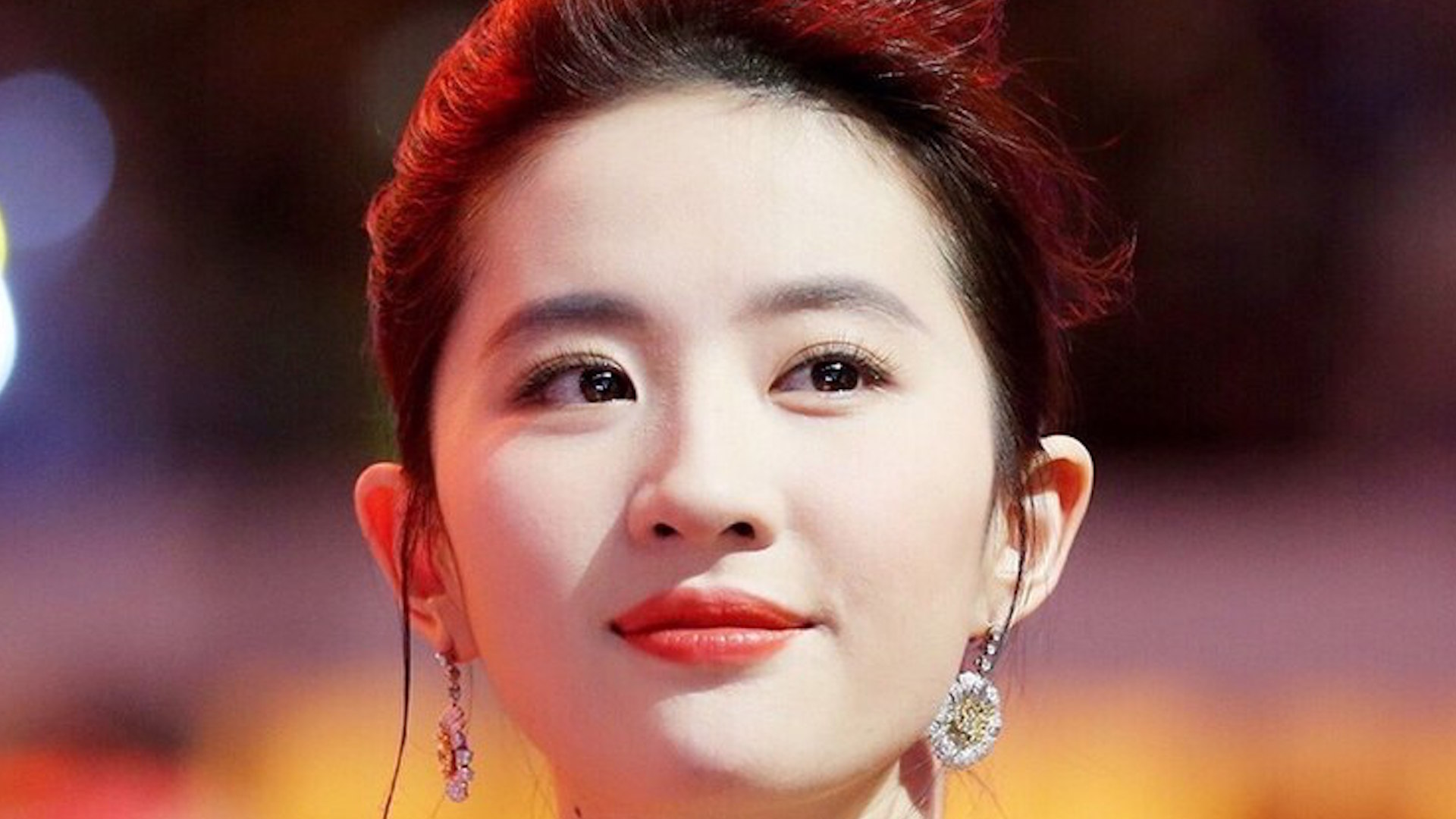 Liu Yifei As Mulan Wallpapers