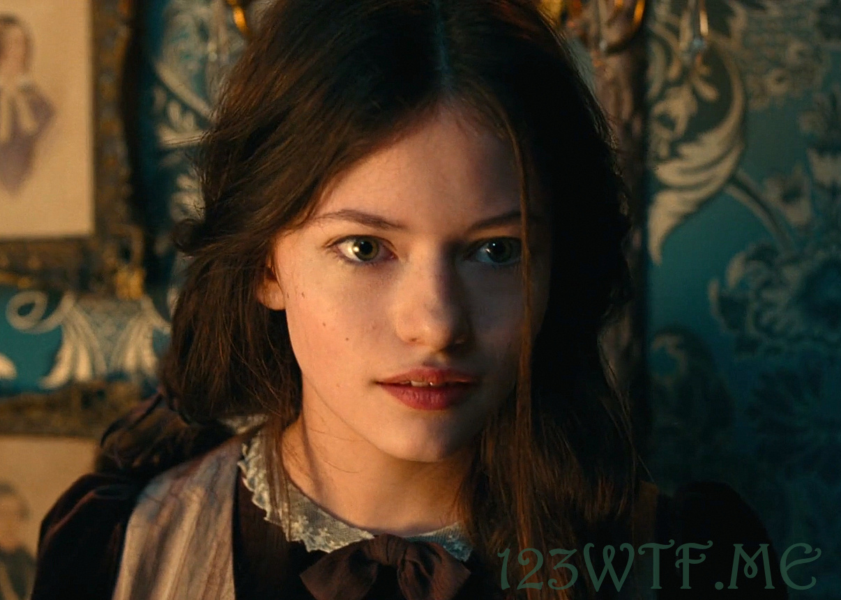 Mackenzie Foy The Nutcracker And The Four Realms 2018 Movie Wallpapers