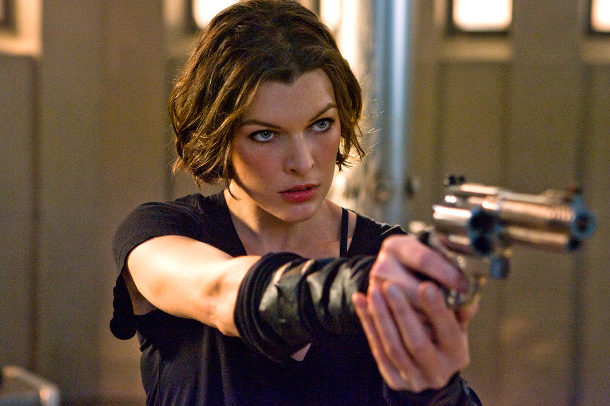 Milla Jovovich As Blood Queen In Hellboy Wallpapers