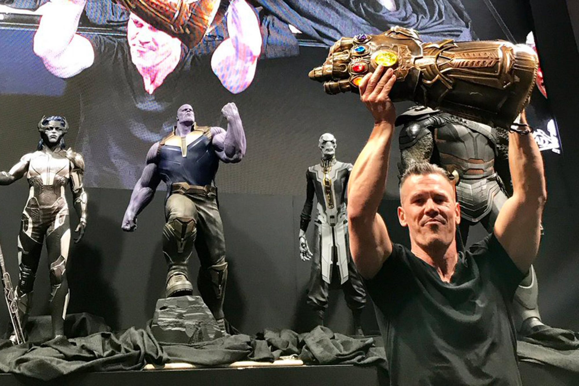 Zoe Saldana Gamora Try To Kill Thanos Josh Brolin Wallpapers