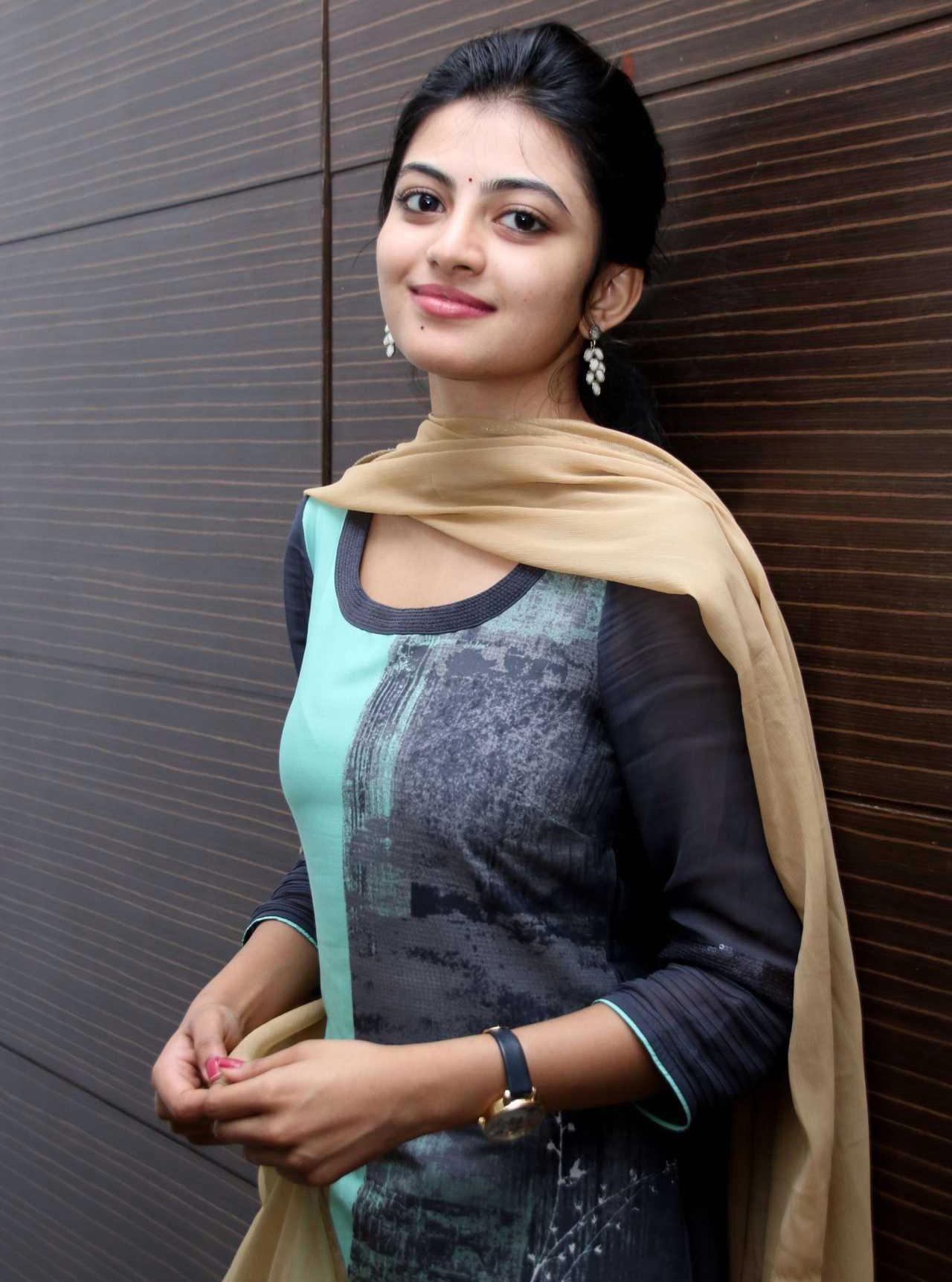 Anandhi Hot Photos Wallpapers