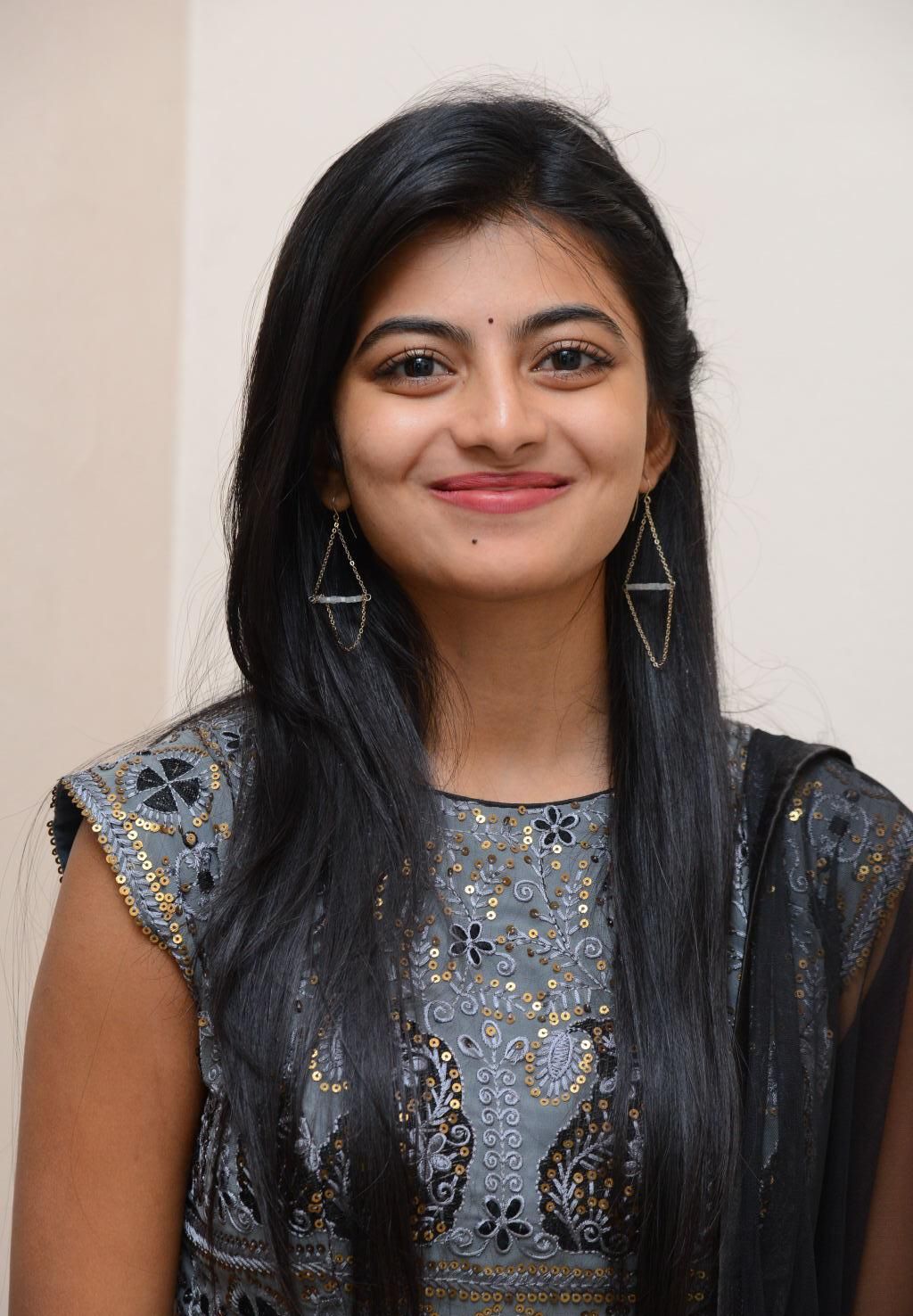 Anandhi Hot Photos Wallpapers