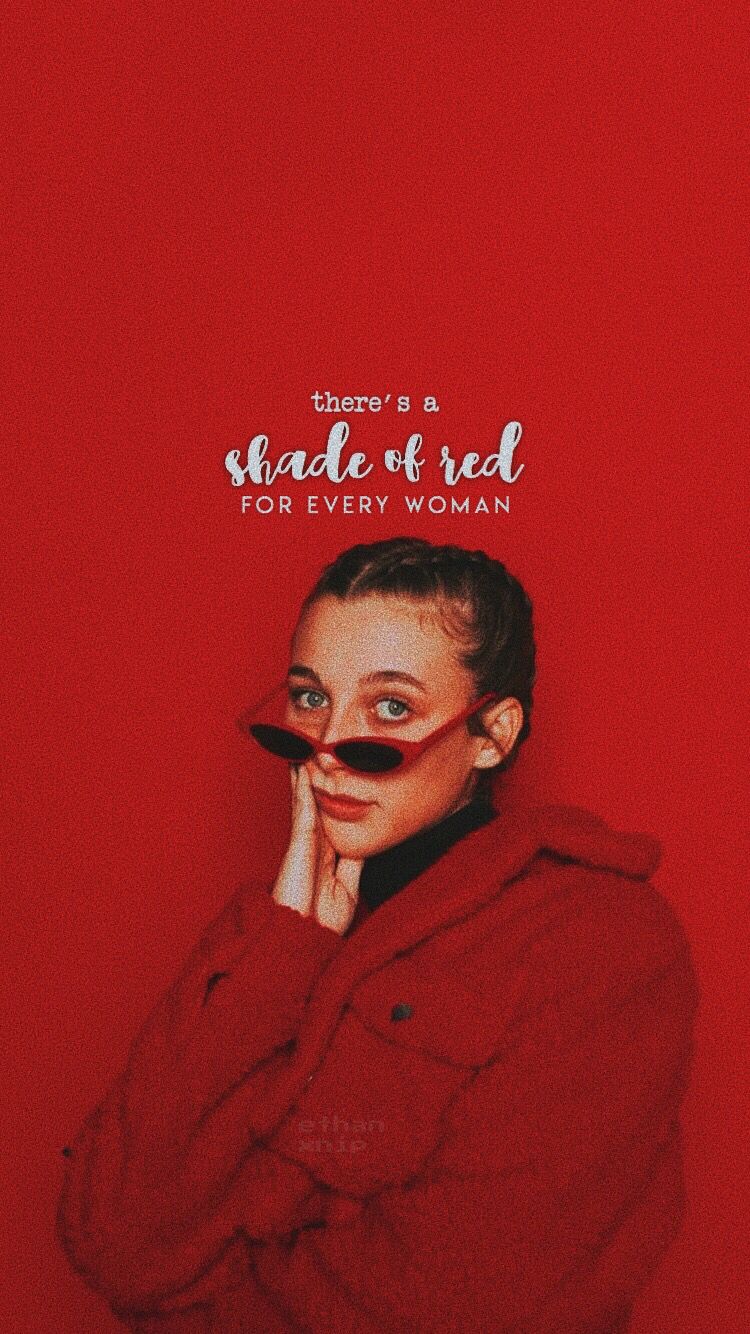 Emma Chamberlain Aesthetic Wallpapers