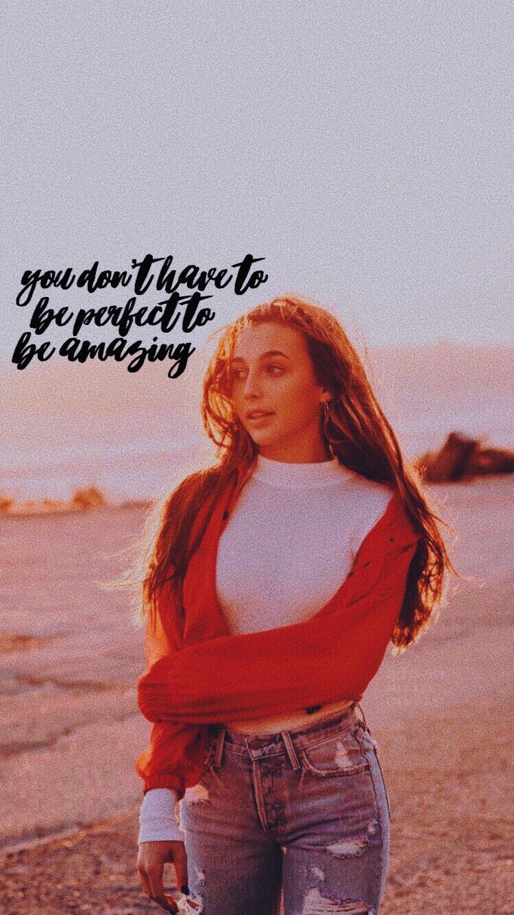 Emma Chamberlain Aesthetic Wallpapers