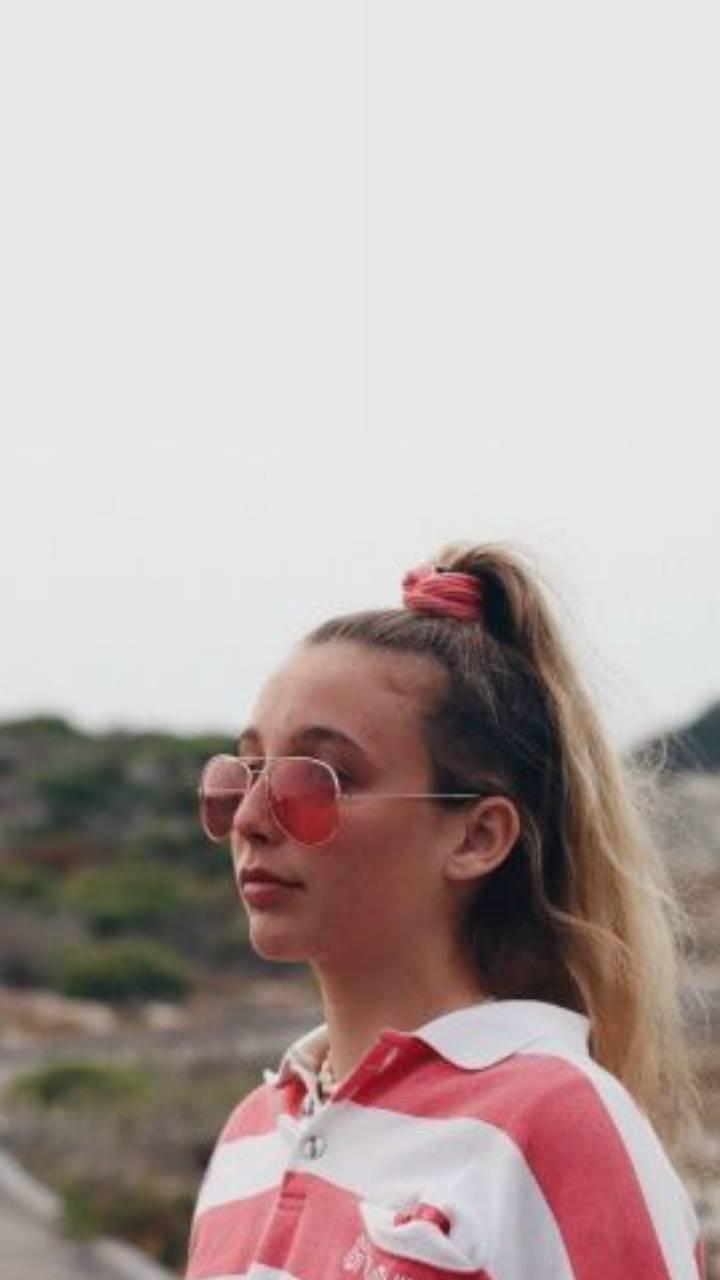 Emma Chamberlain Aesthetic Wallpapers