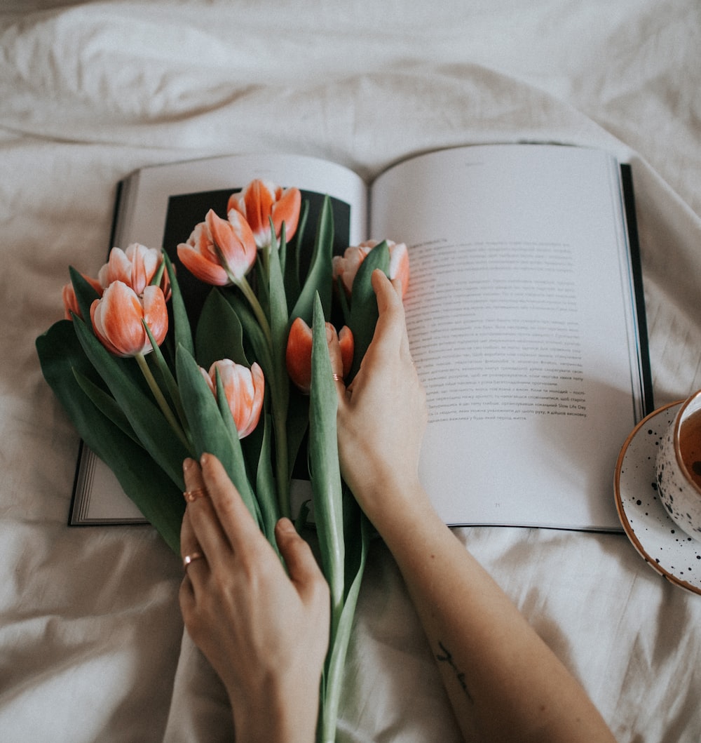 Flowers And Books Wallpapers