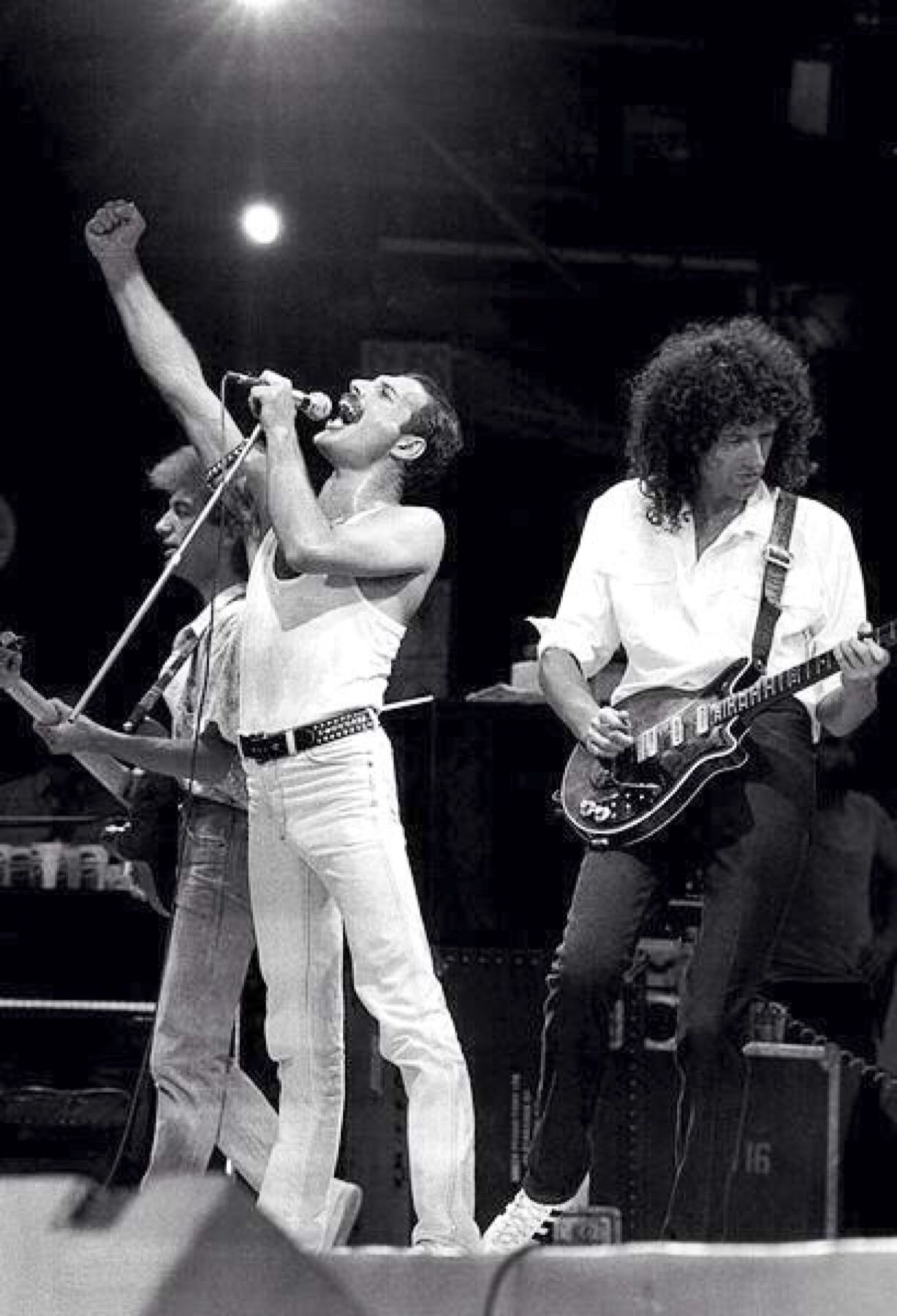 Freddie Mercury At Live Aid Images Wallpapers