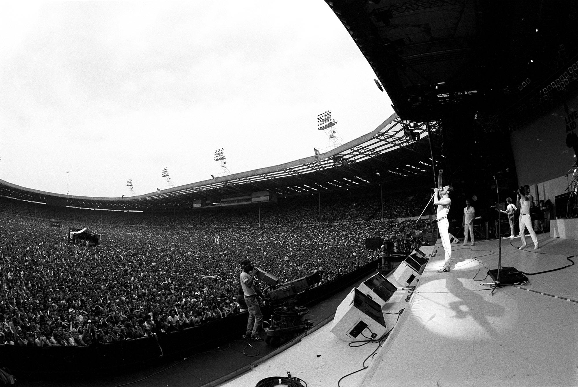 Freddie Mercury At Live Aid Images Wallpapers