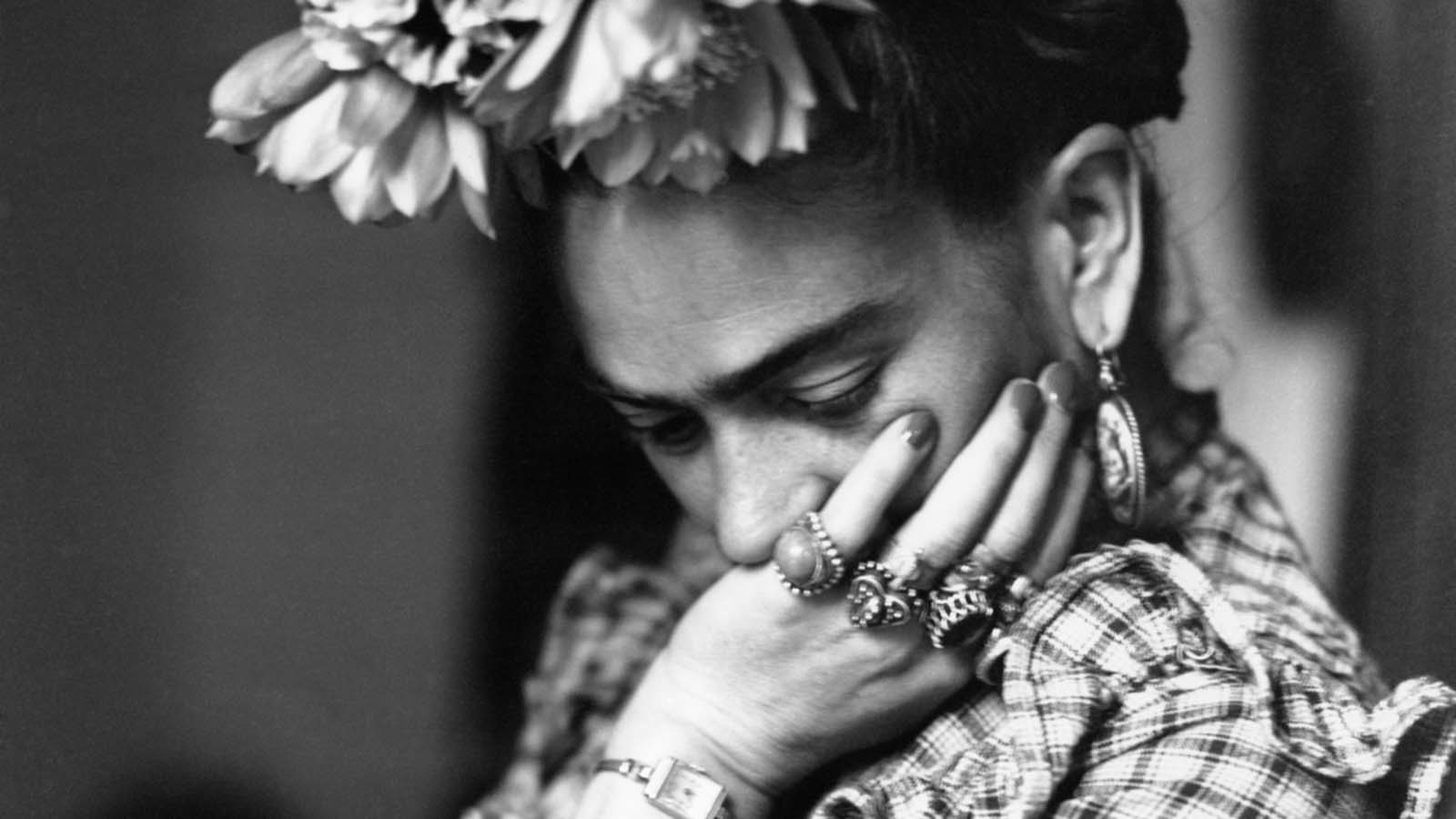 Frida Kahlo Smoking Wallpapers