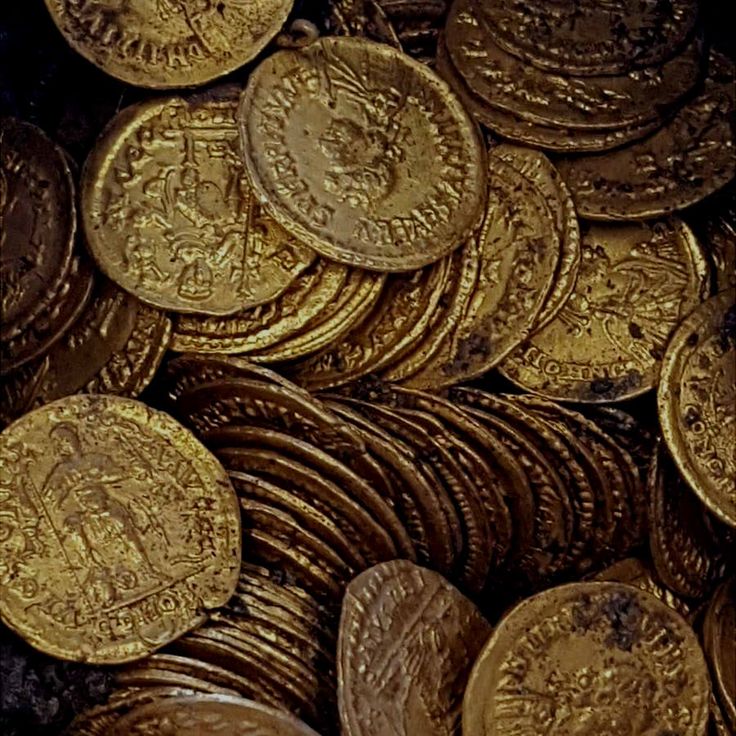 Gold Coin Aesthetic Wallpapers