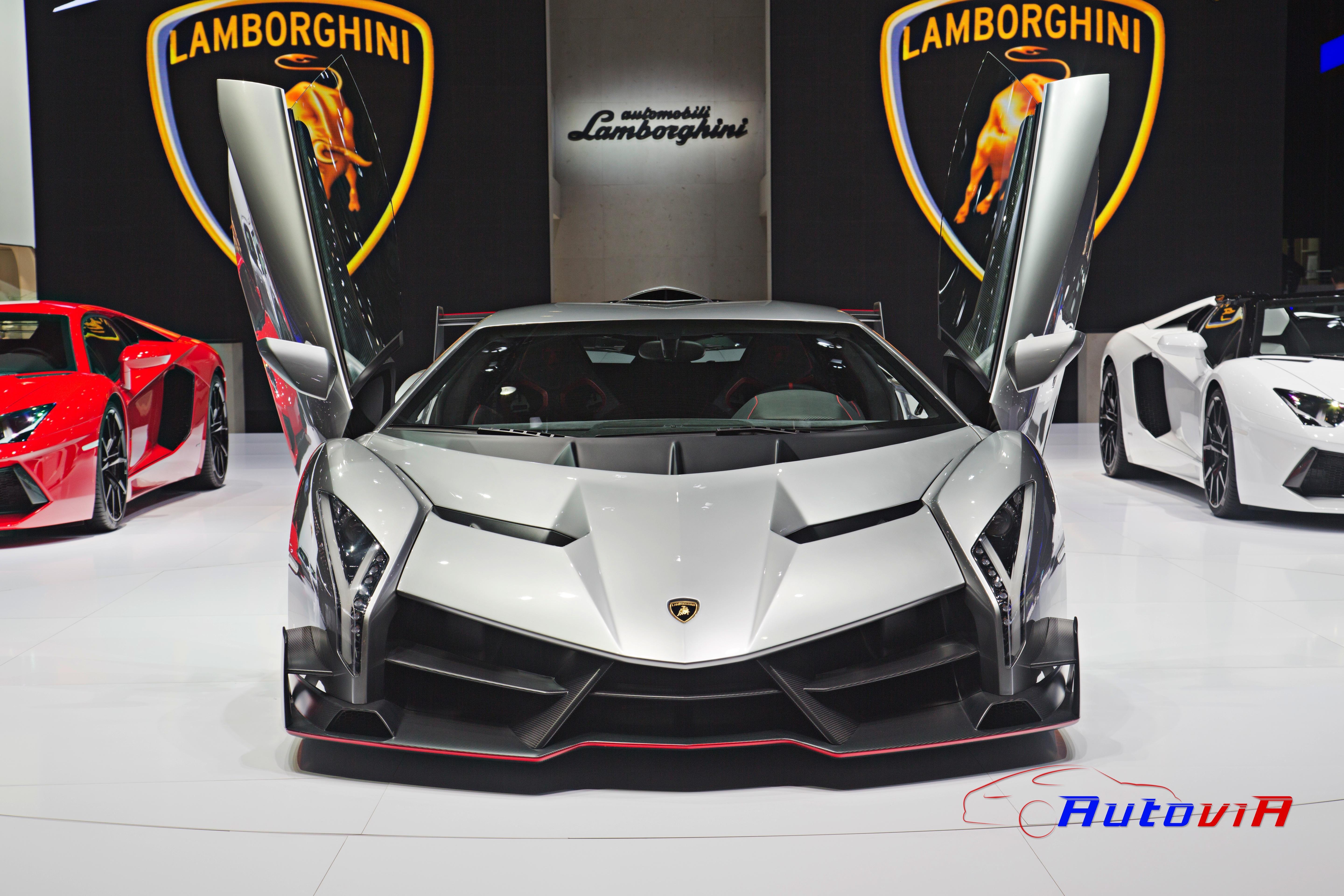 Golden Lamborghini Veneno Wallpapers