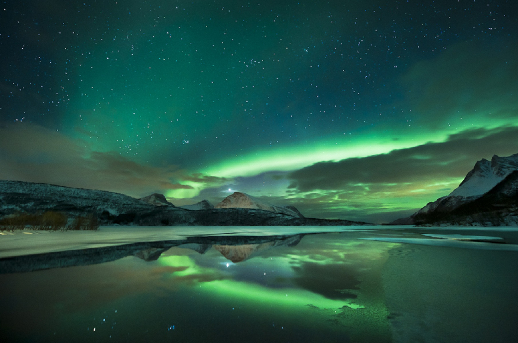 Green Northern Lights Wallpapers