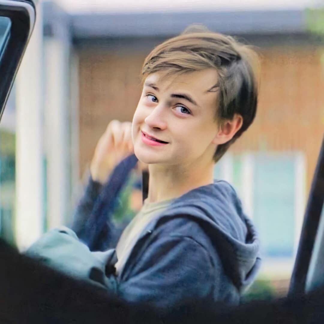 Jaeden Martell Cute Wallpapers