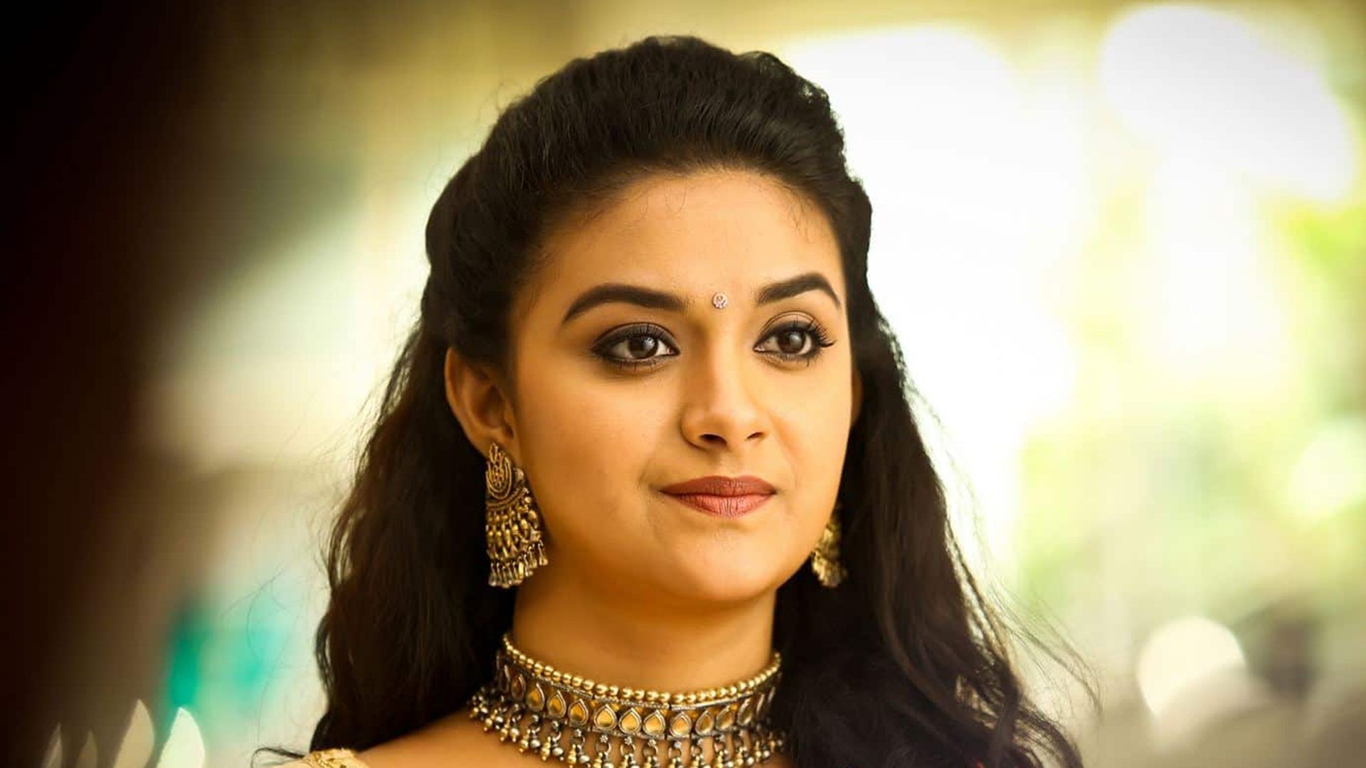 Keerthi Suresh Saree Wallpapers