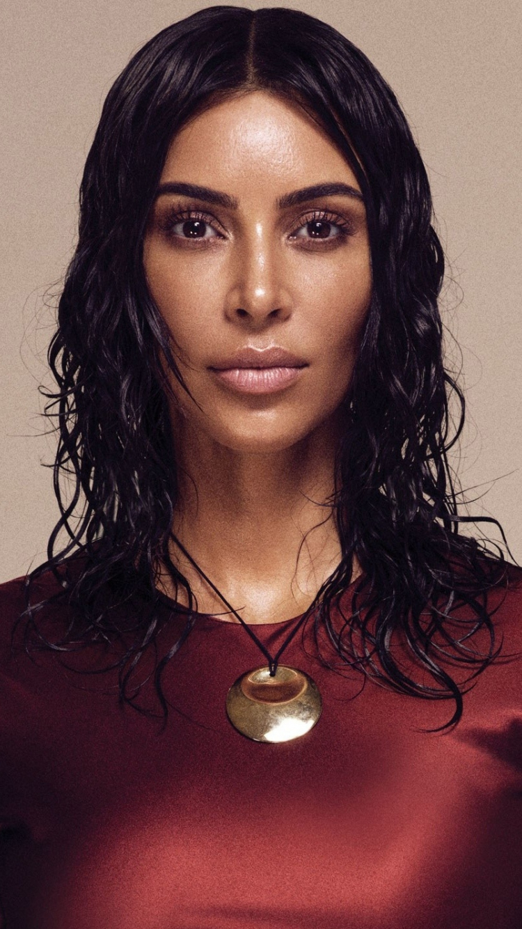 Kim Kardashian Iphone Wallpapers