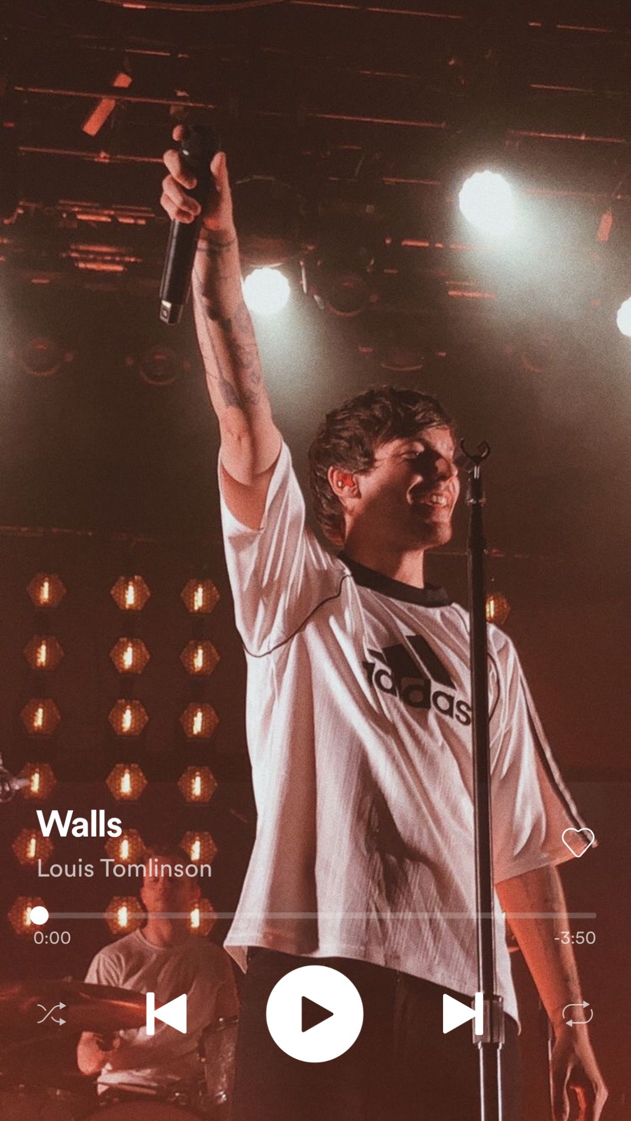 Louis Tomlinson Walls Wallpapers