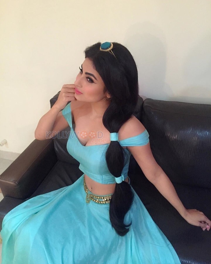 Mouni Roy Wallpapers