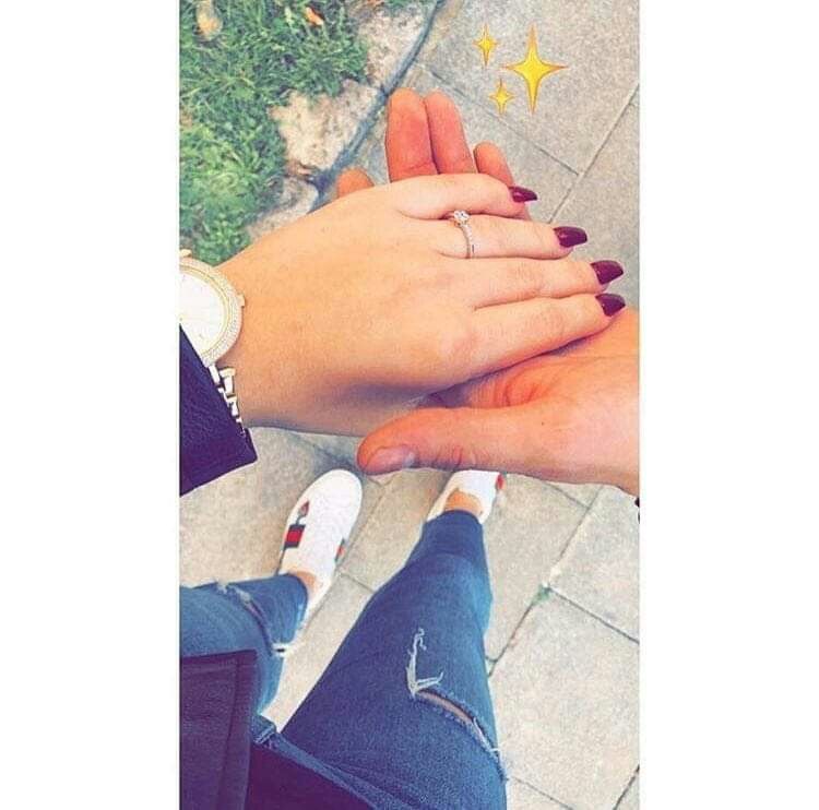 Original Couple Hand Pic Wallpapers