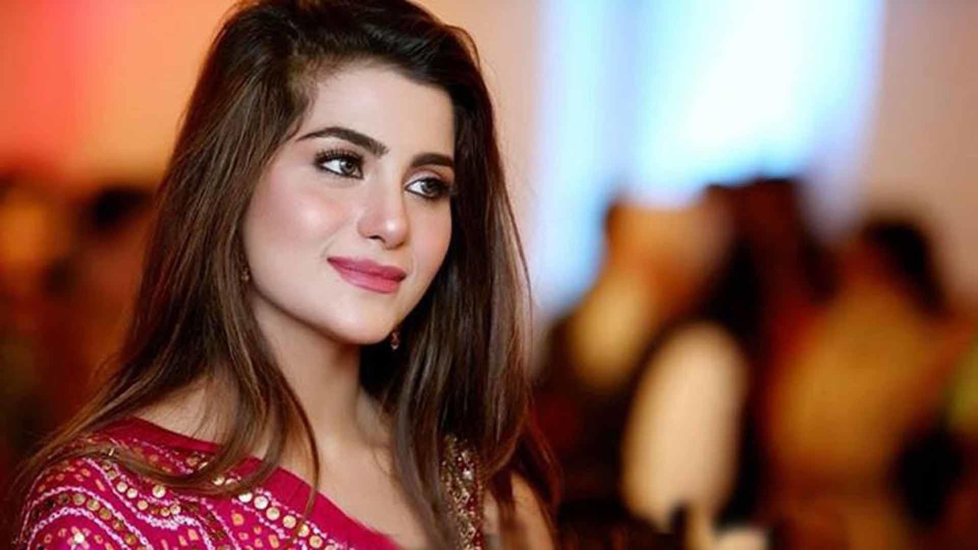 Pakistani Actress Pic Wallpapers