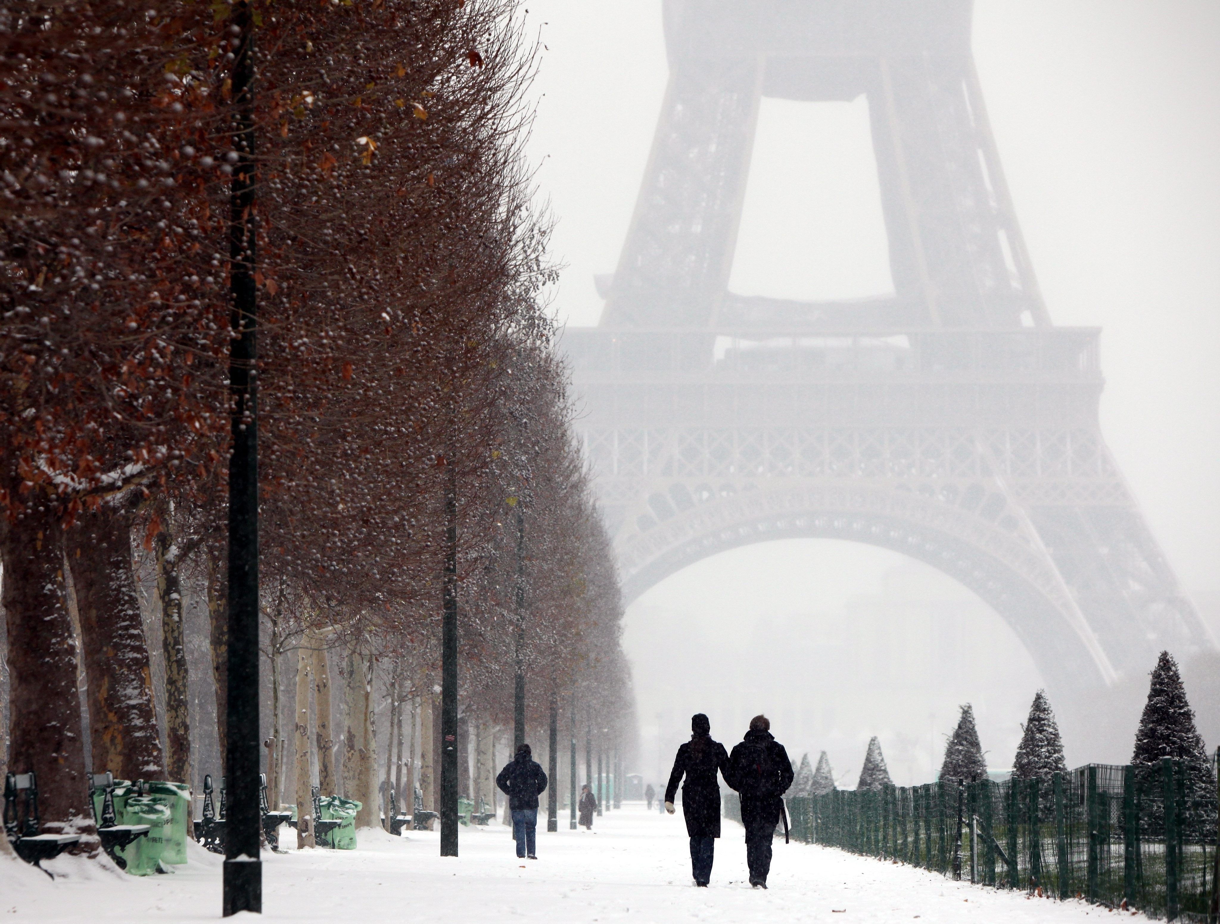 Paris Snow Wallpapers