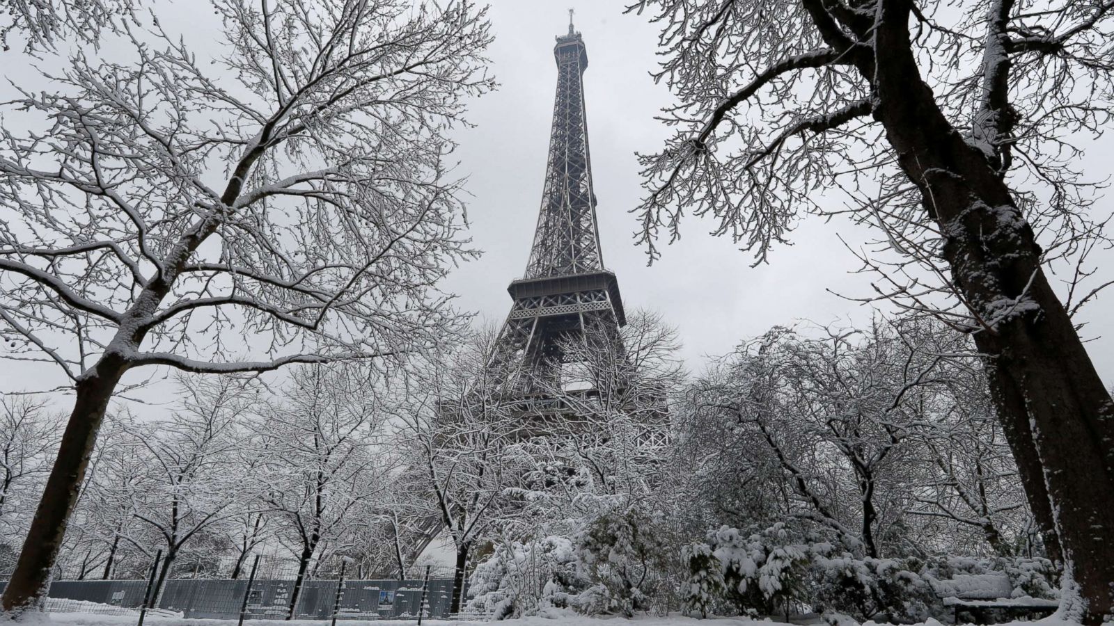 Paris Snow Wallpapers