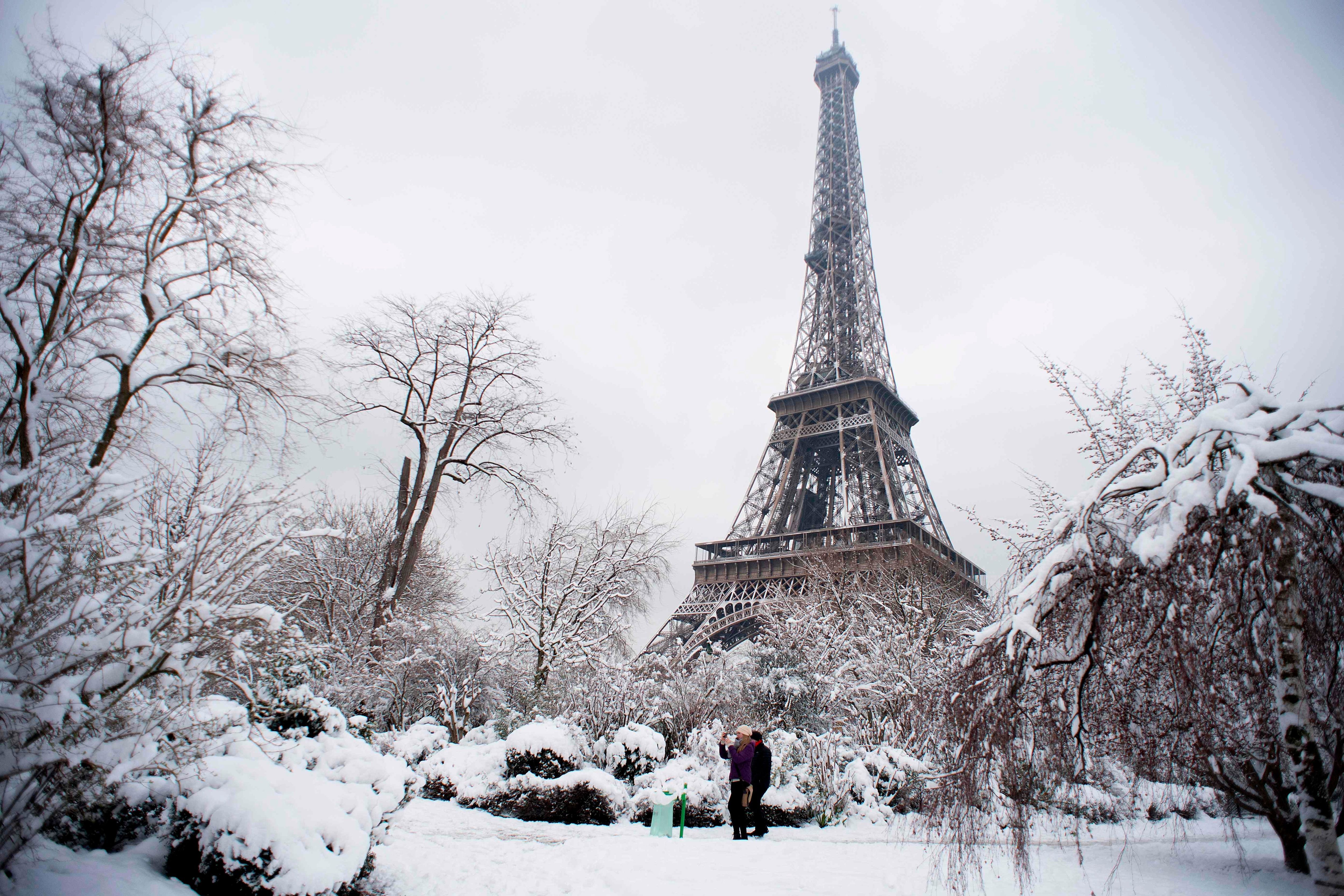 Paris Snow Wallpapers