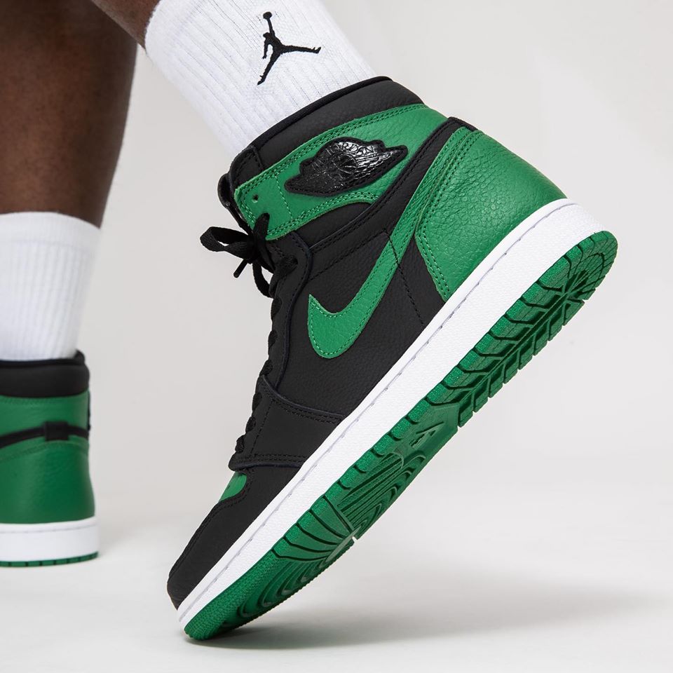 Pine Green Jordan 1 Wallpapers