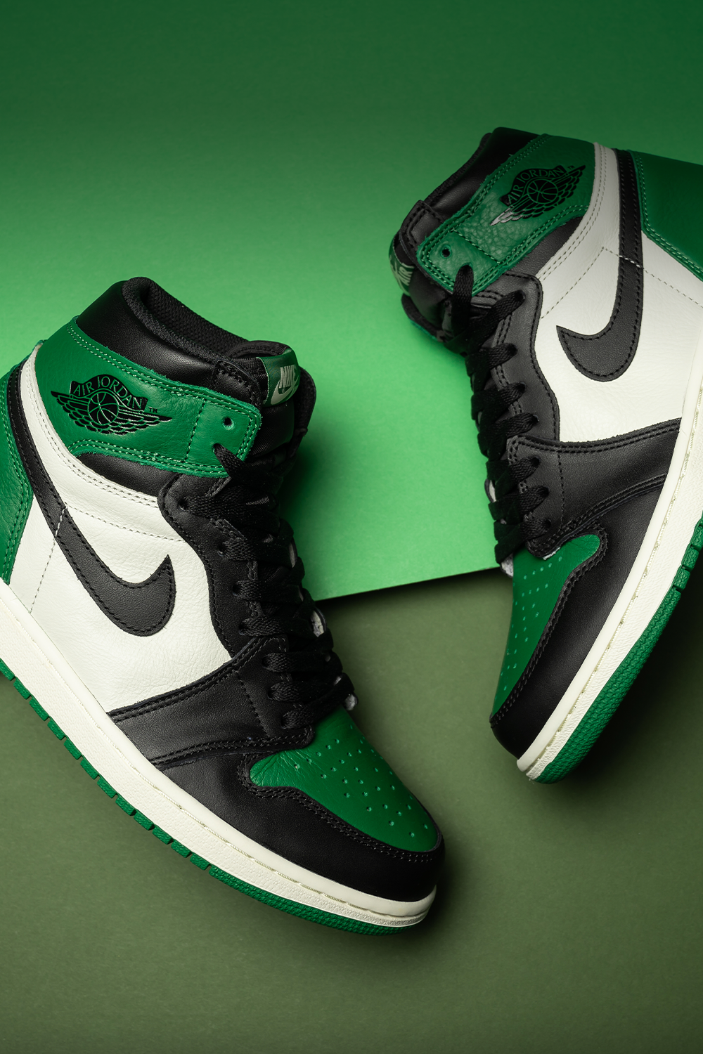 Pine Green Jordan 1 Wallpapers