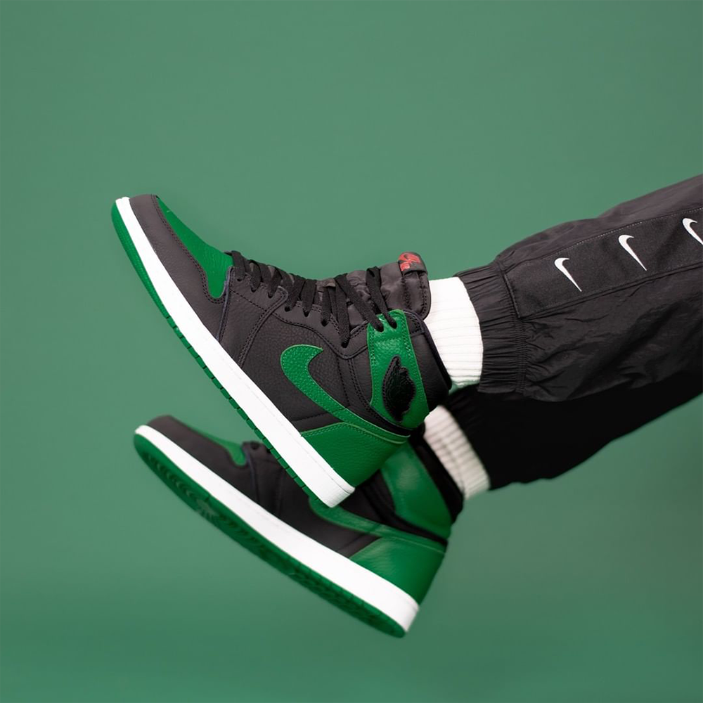 Pine Green Jordan 1 Wallpapers