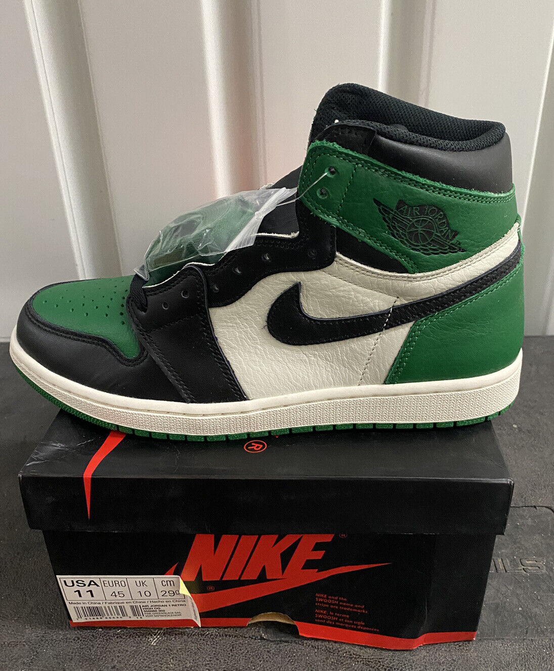 Pine Green Jordan 1 Wallpapers