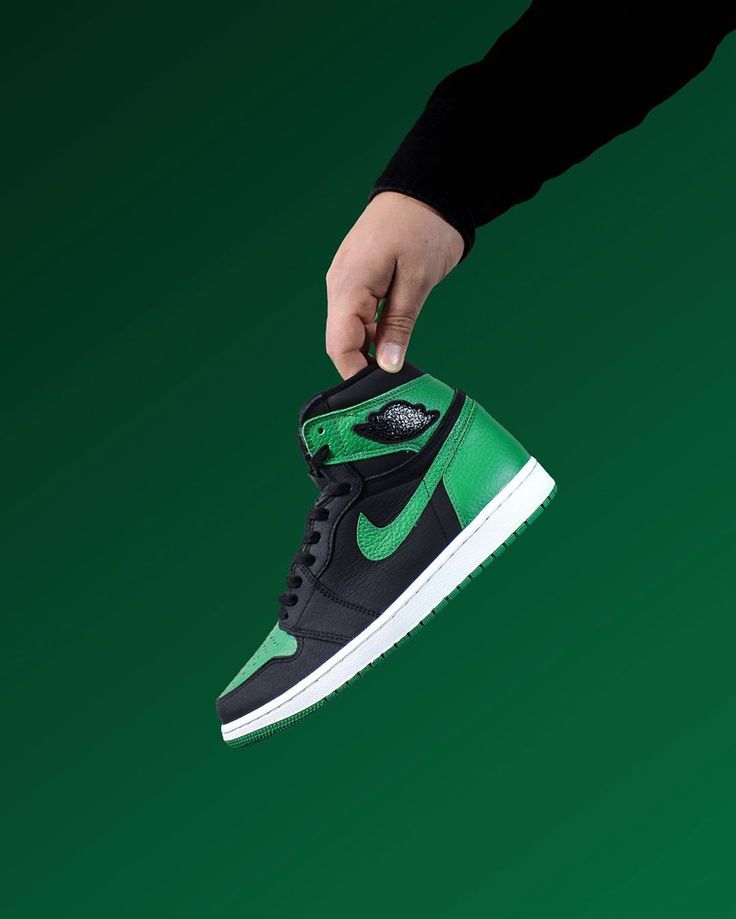 Pine Green Jordan 1 Wallpapers