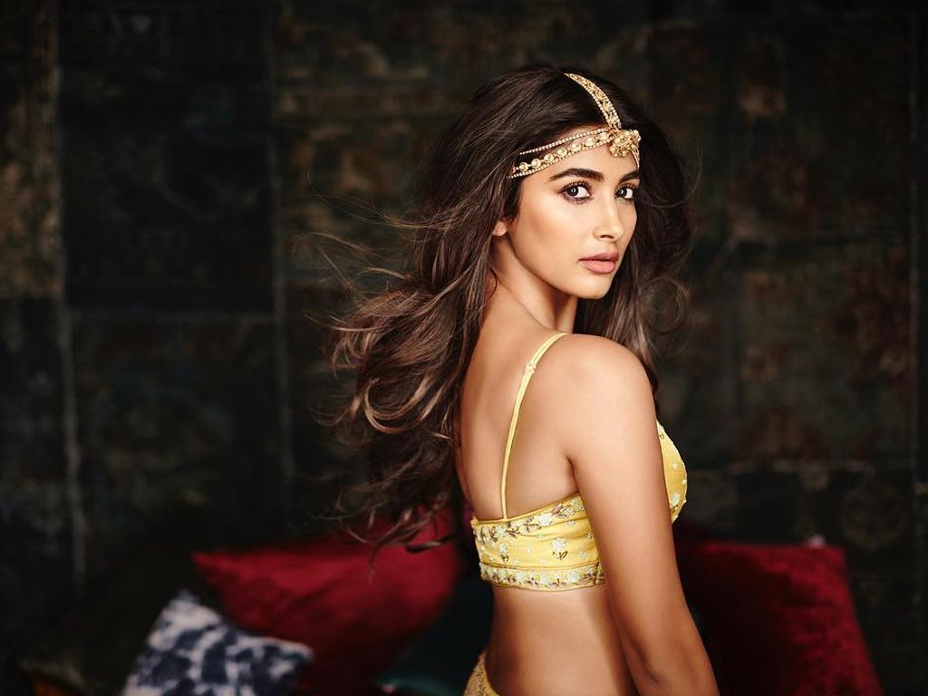 Pooja Hegde Hot Pics Wallpapers