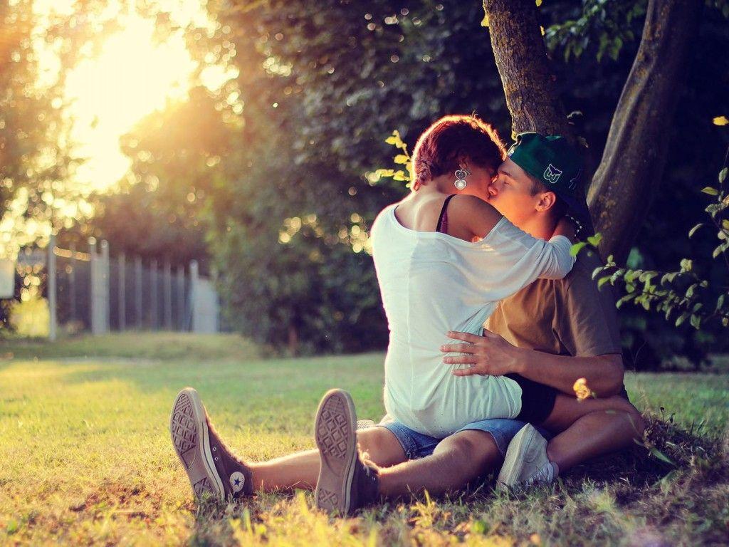 Romantic Couple Kissing Wallpapers