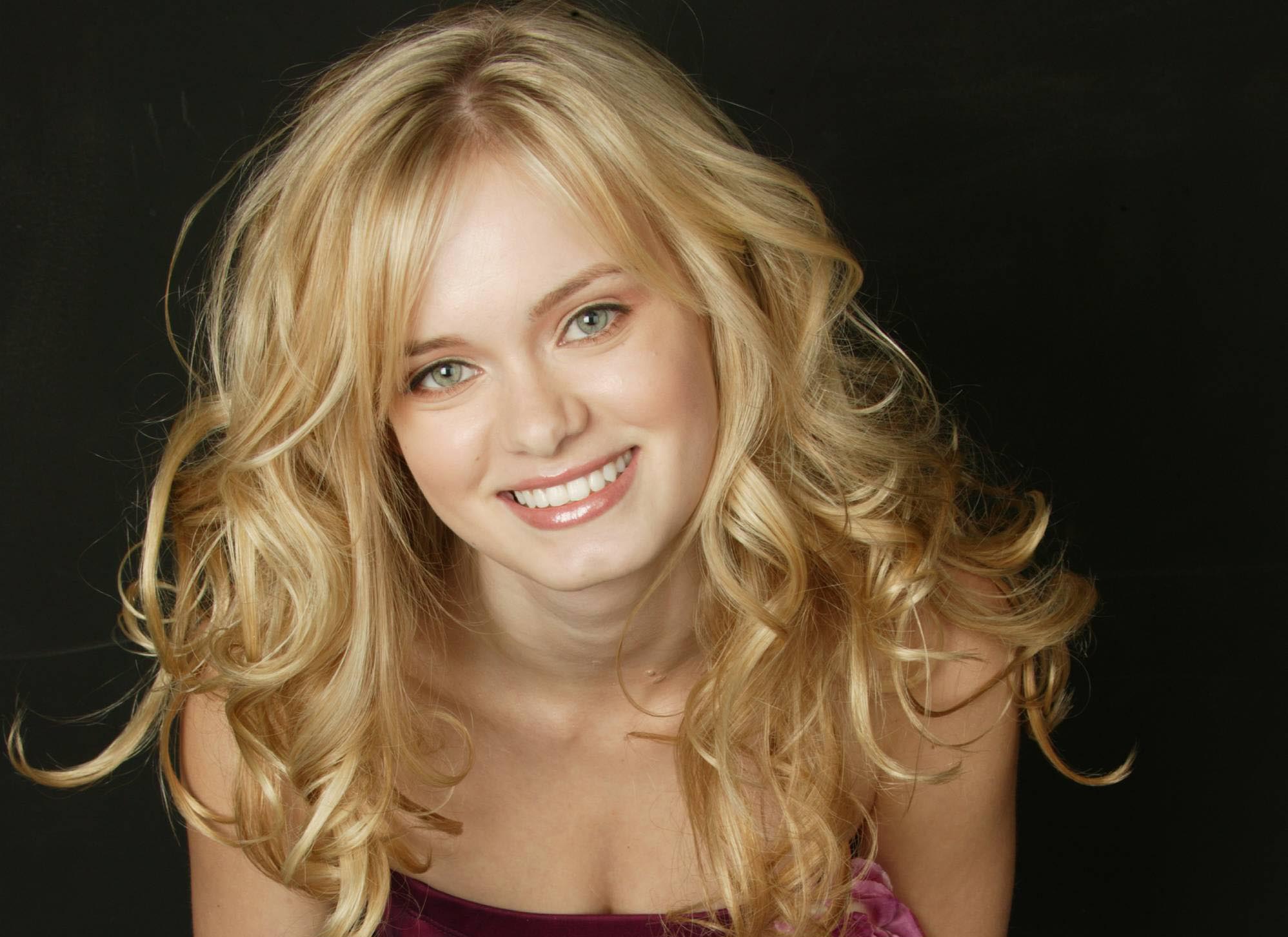 Sara Paxton Pics Wallpapers