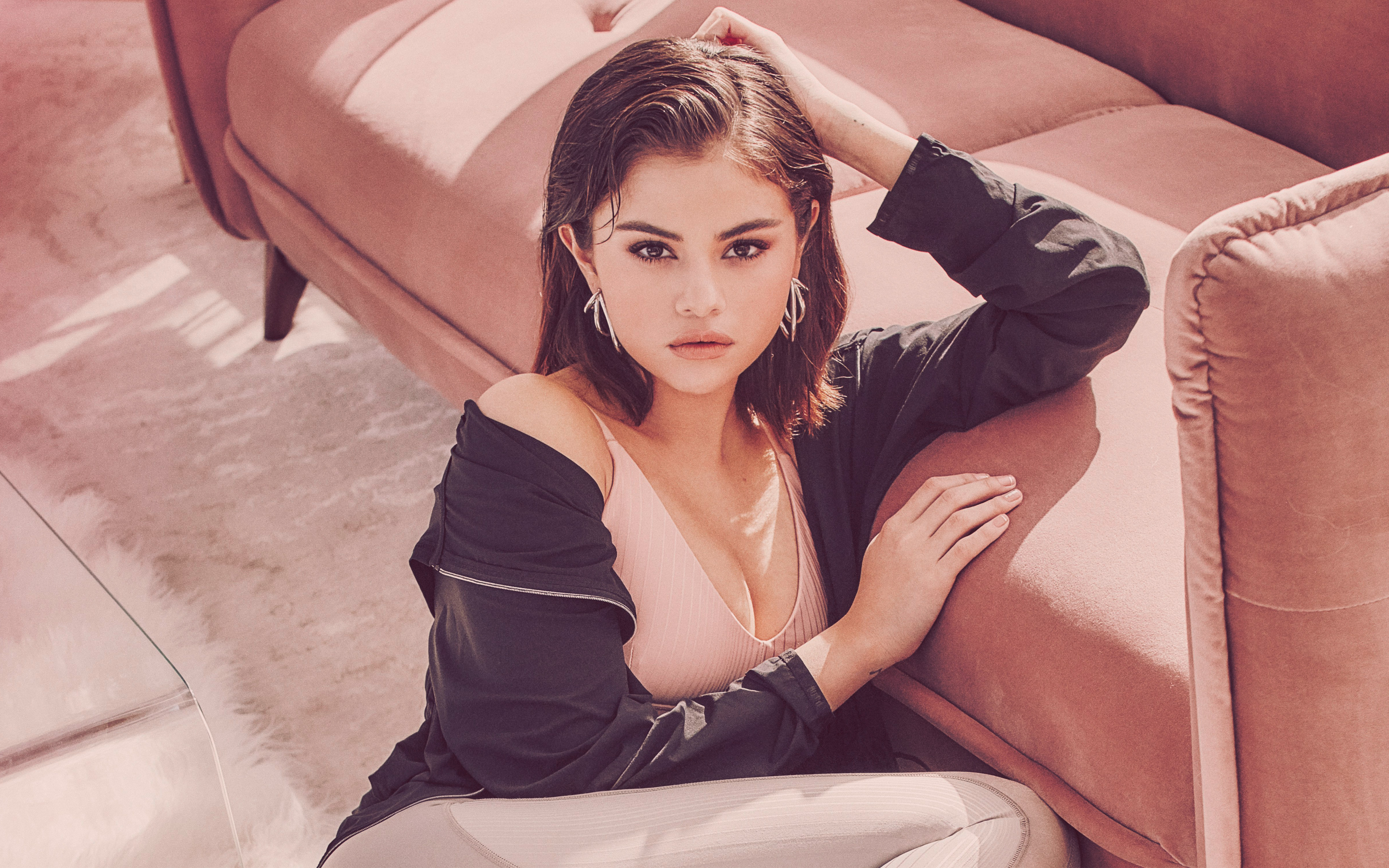 Selena Gomez Sexy Wallpapers