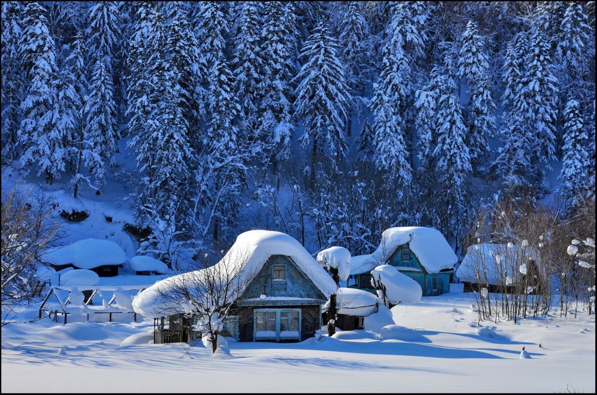 Snowy Cottages Wallpapers