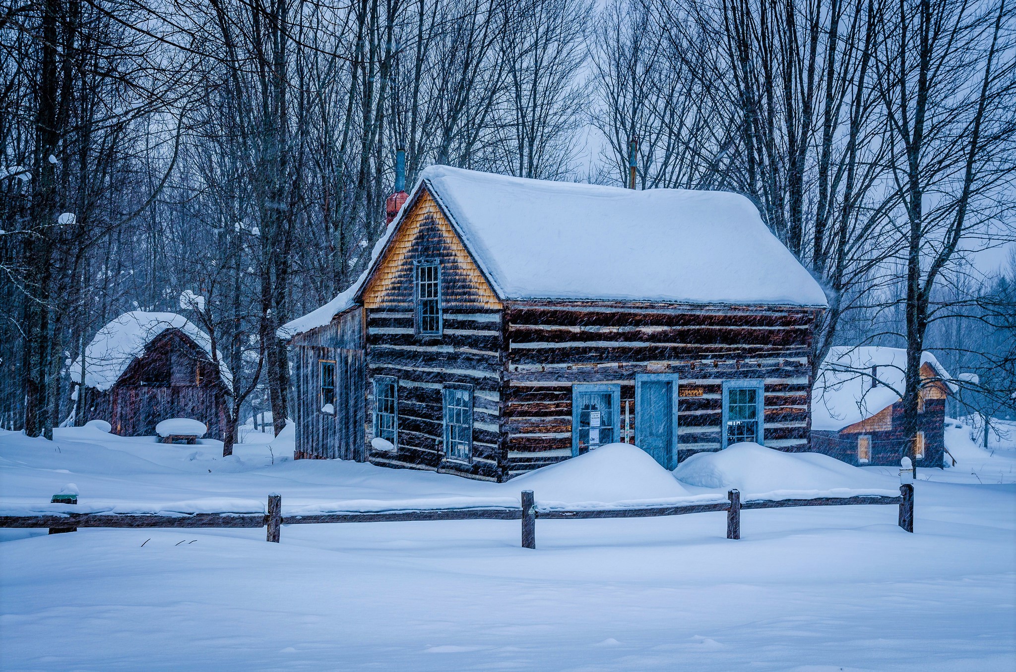 Snowy Cottages Wallpapers