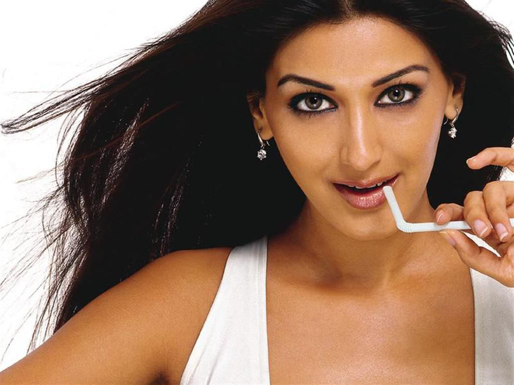 Sonali Bendre Young Wallpapers