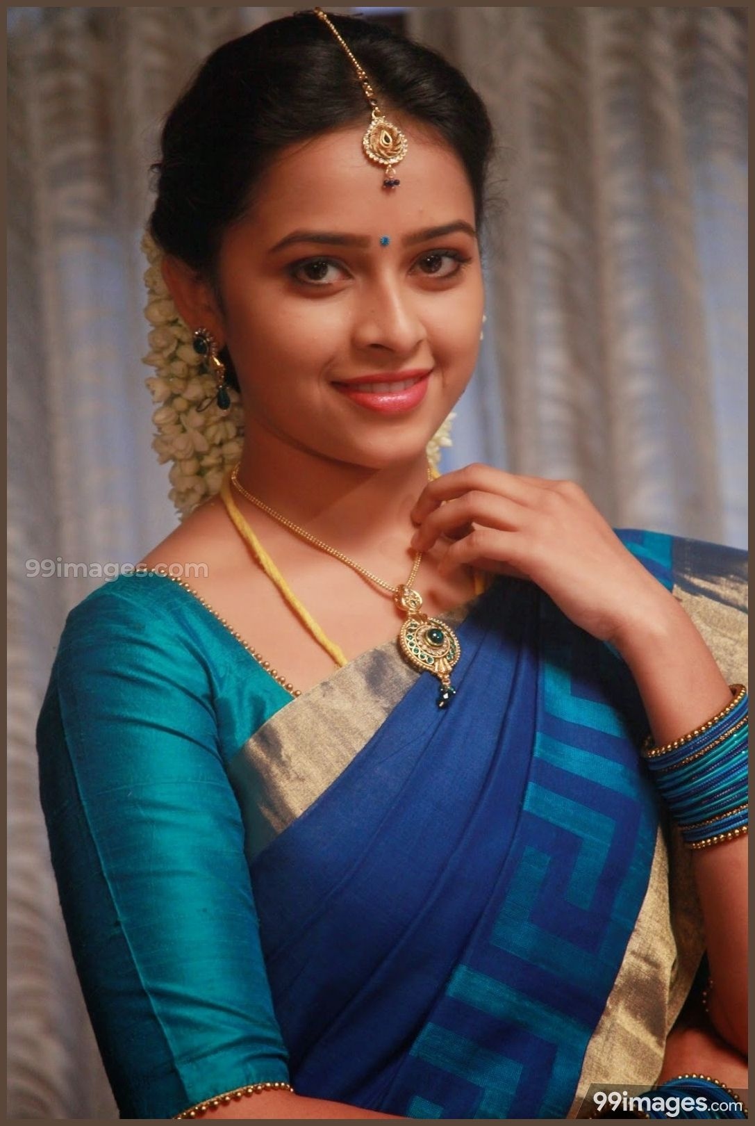 Sri Thiviya Photos Wallpapers