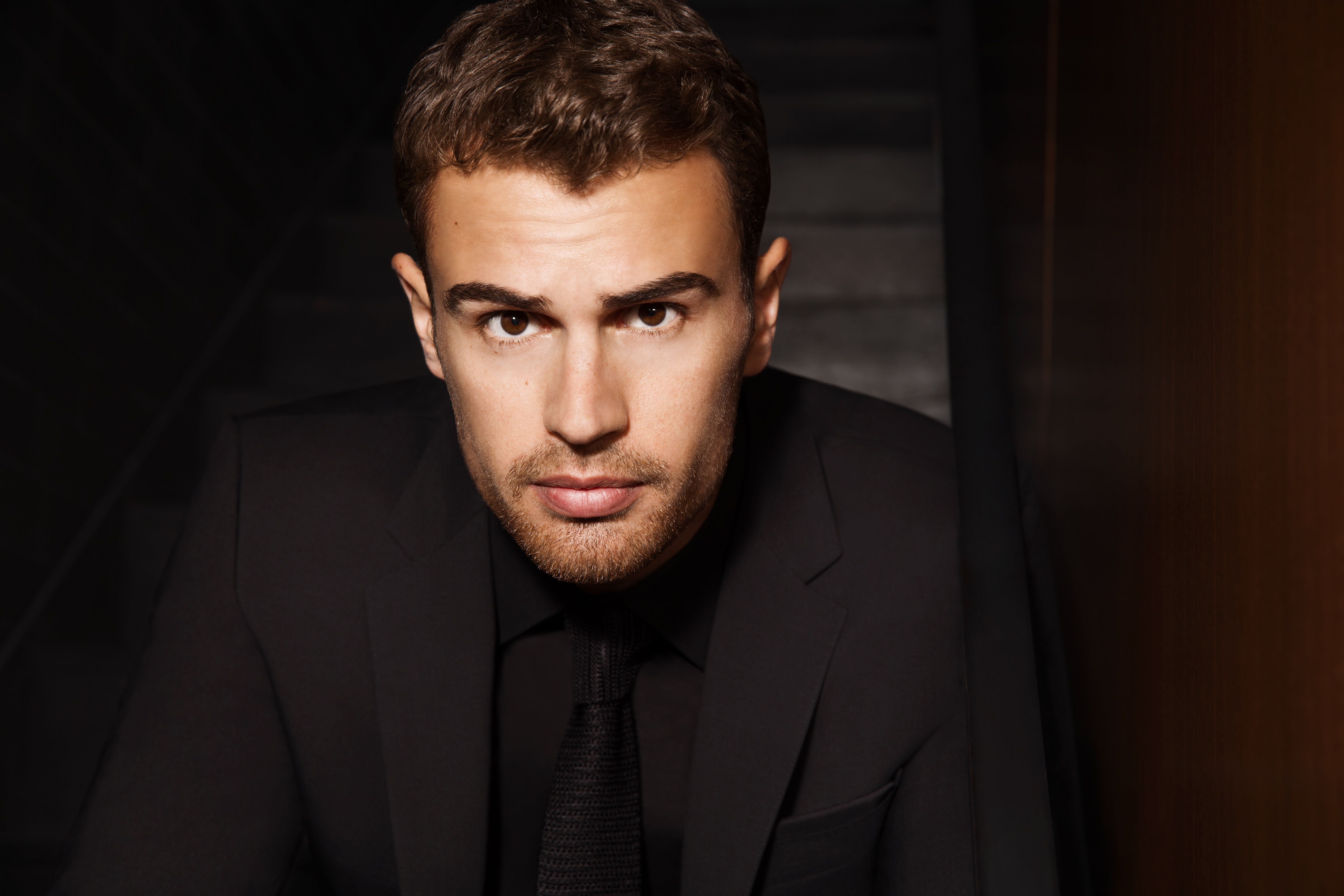 Theo James Wallpapers