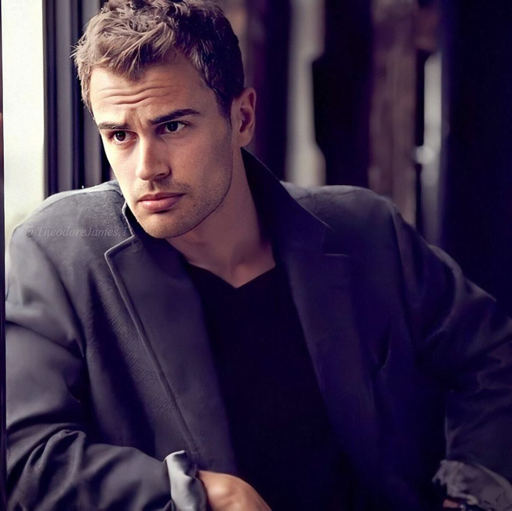 Theo James Wallpapers