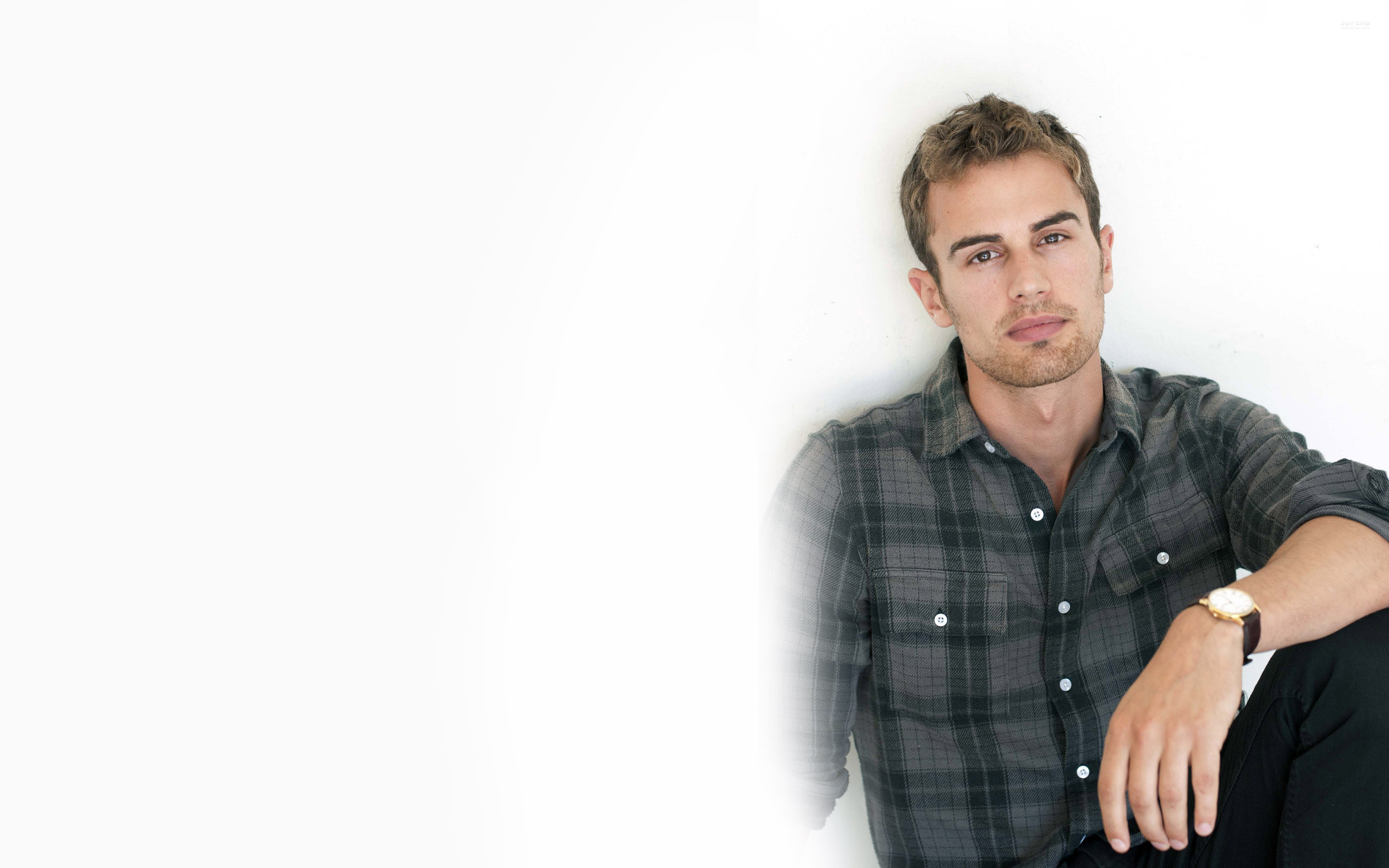 Theo James Wallpapers