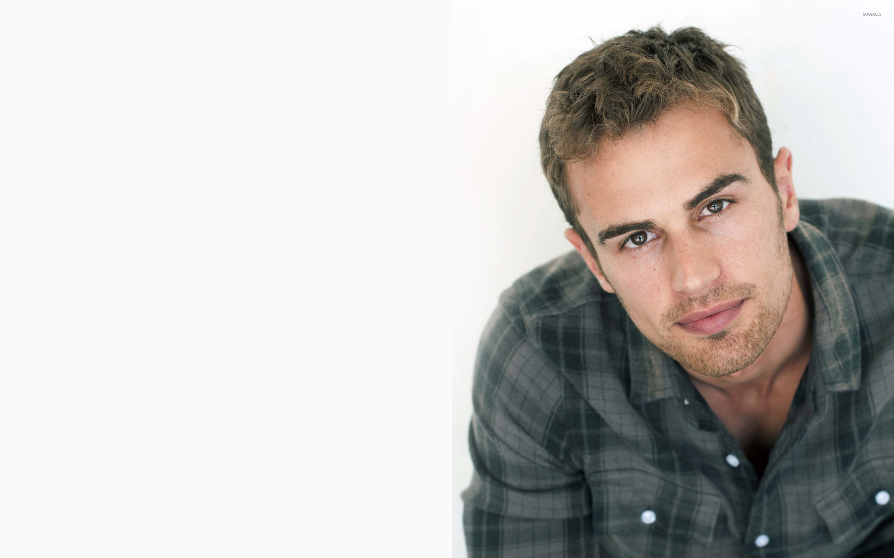 Theo James Wallpapers