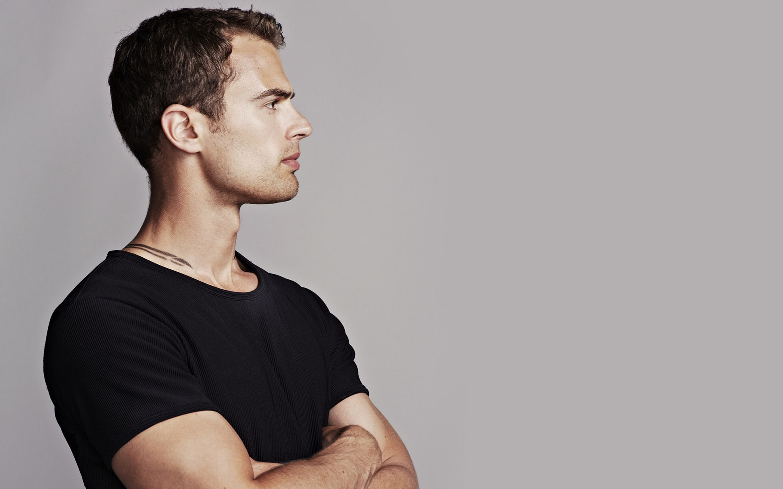 Theo James Wallpapers