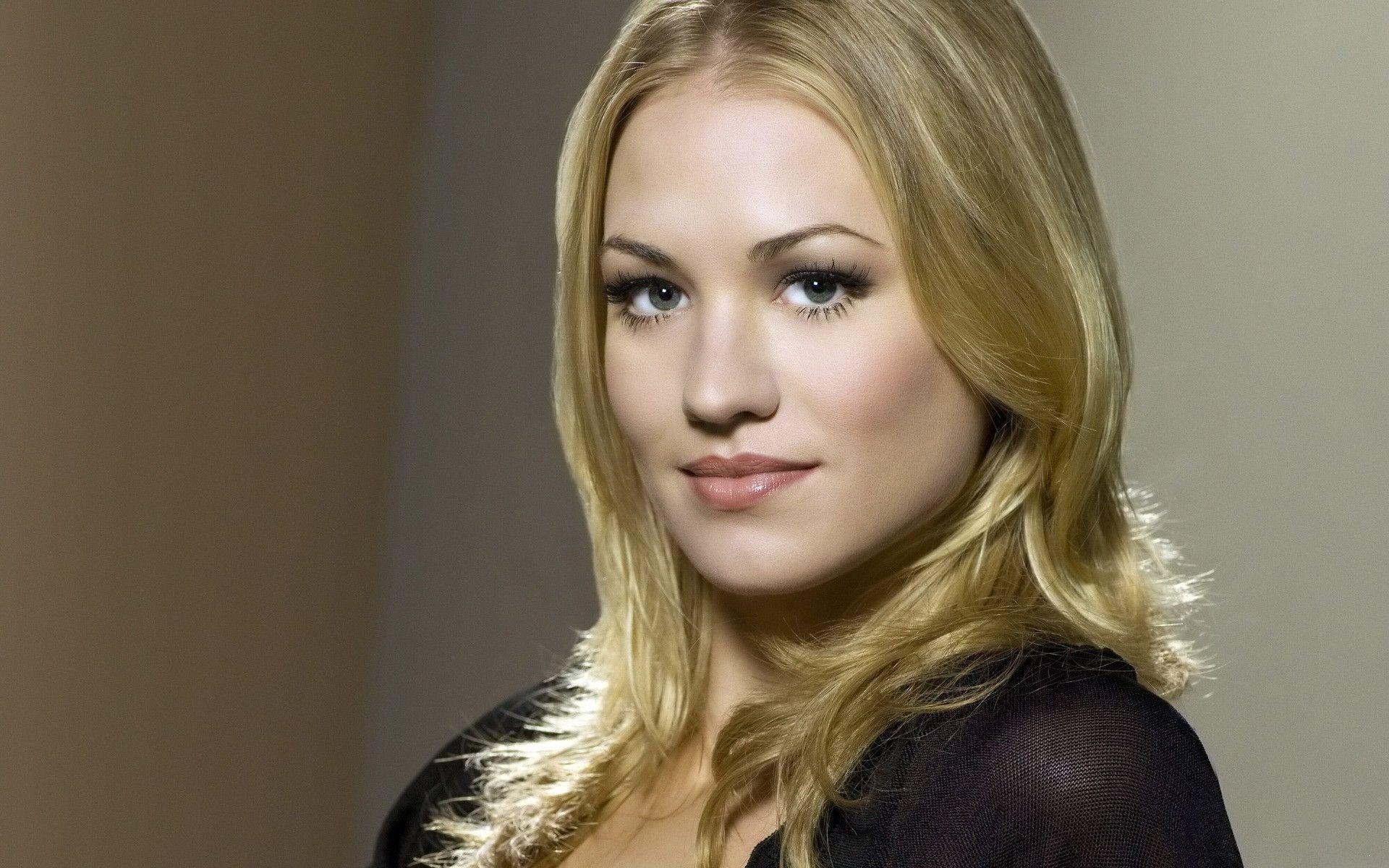 Wallpaper Yvonne Strahovski Wallpapers